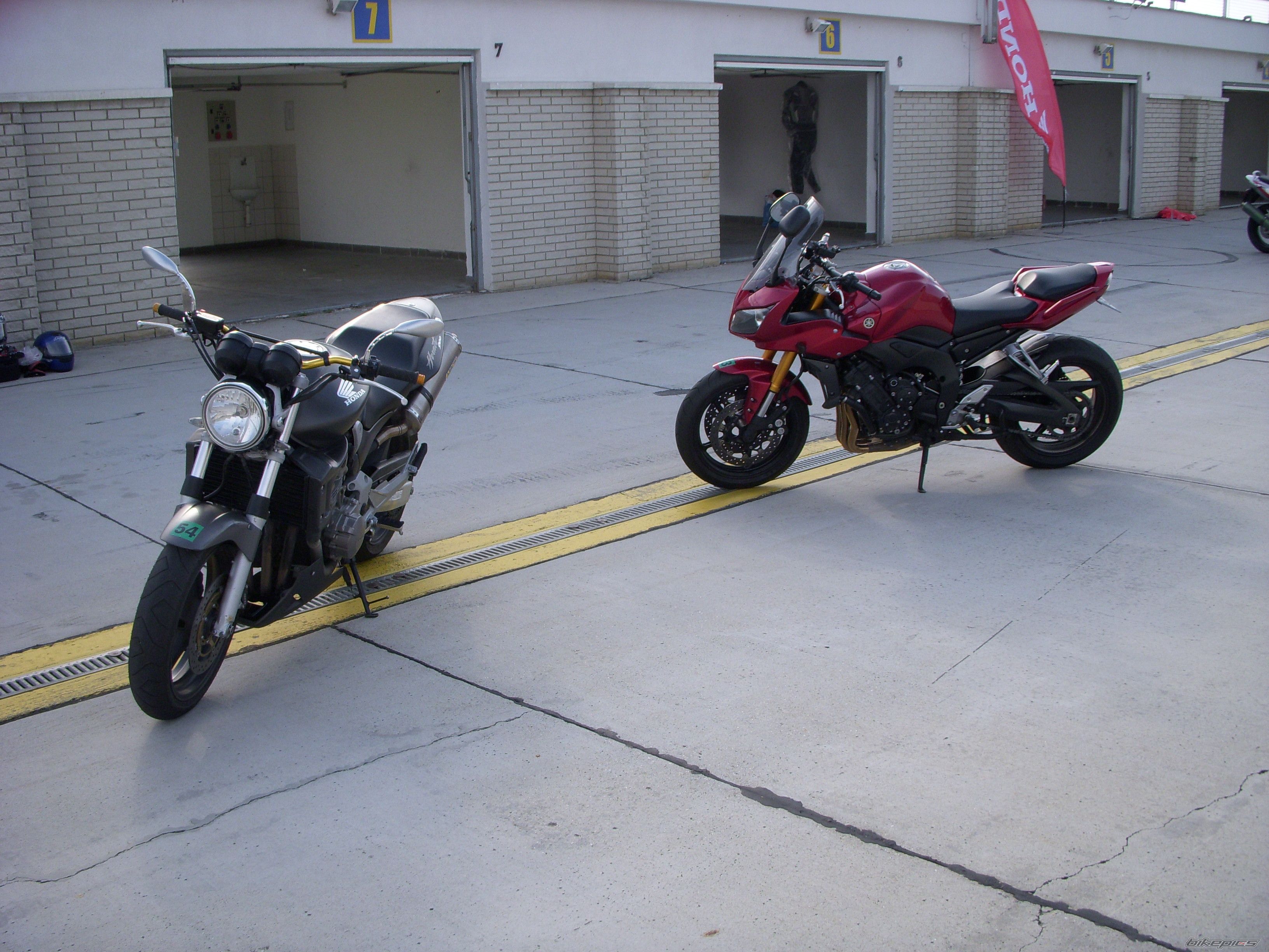 Photo 1358896