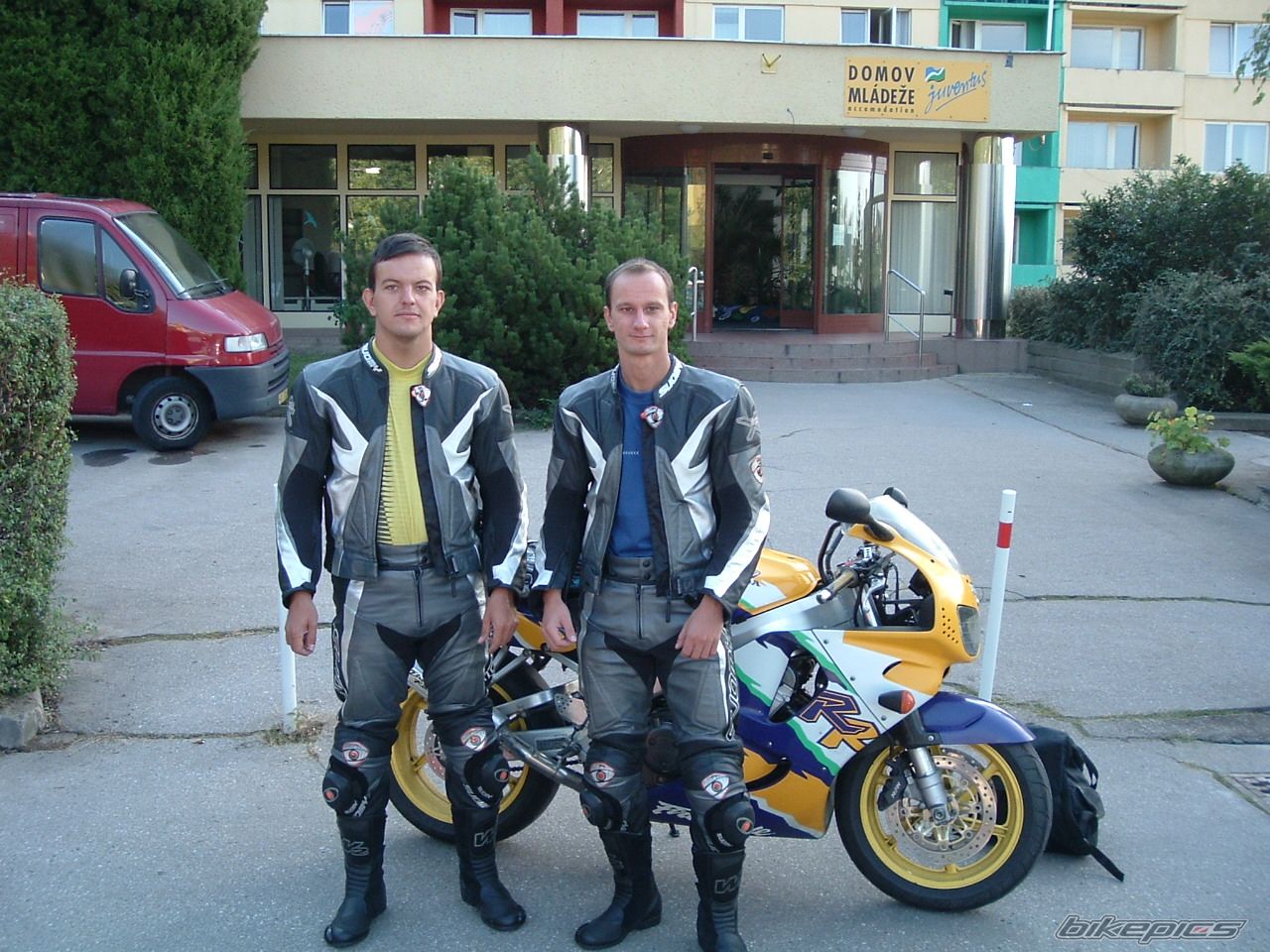 Photo 1365637