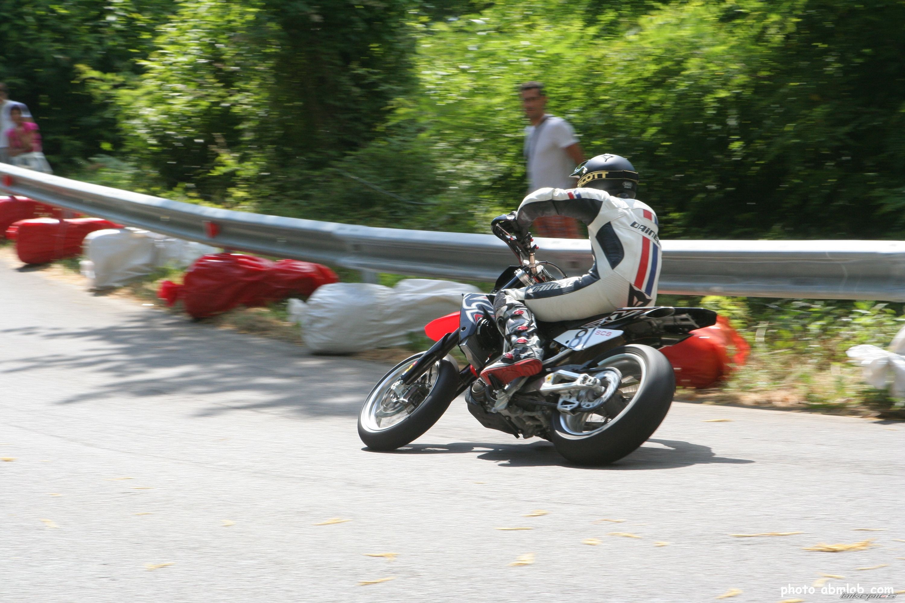Photo 1367196