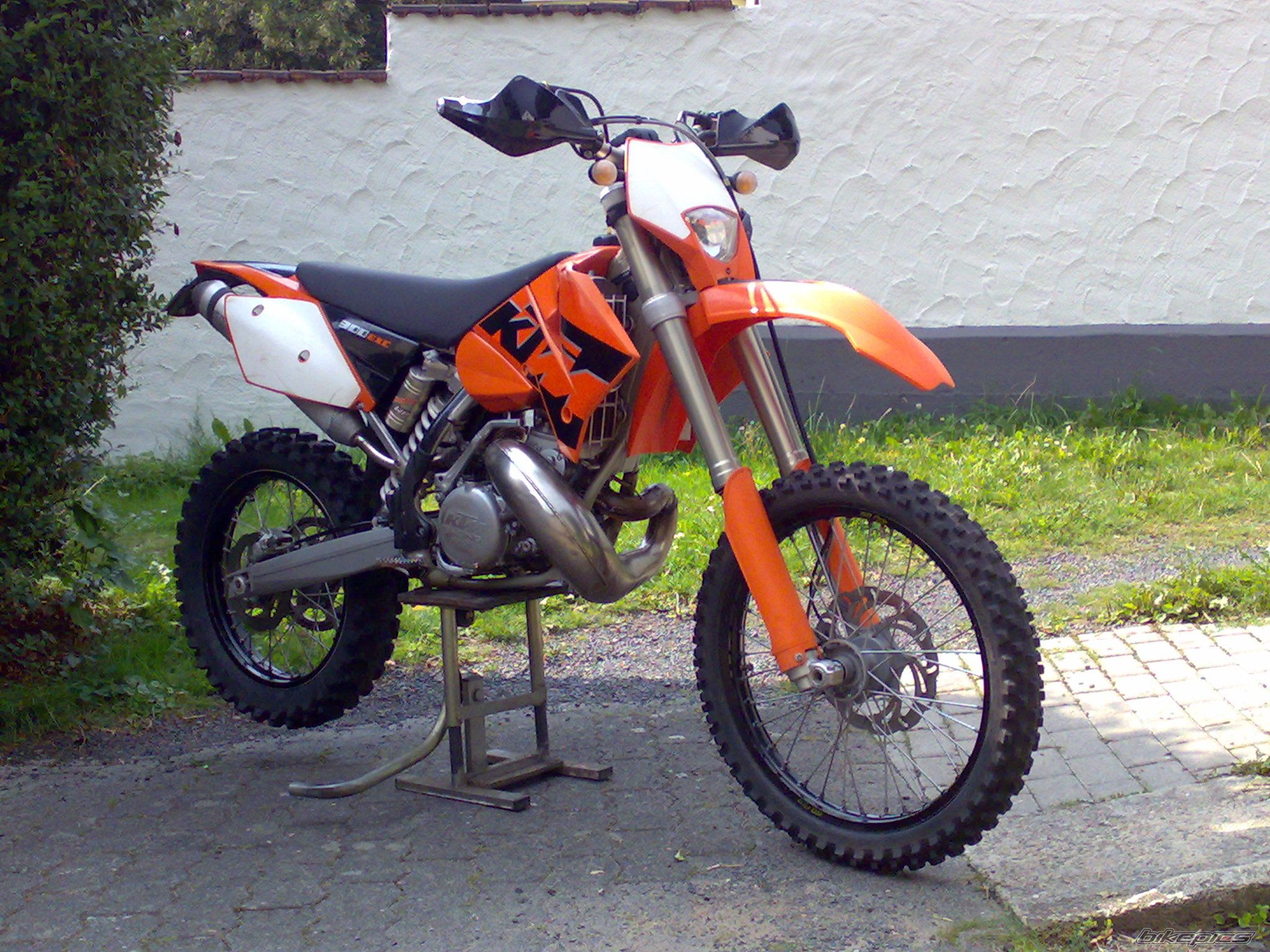 Photo 1367215