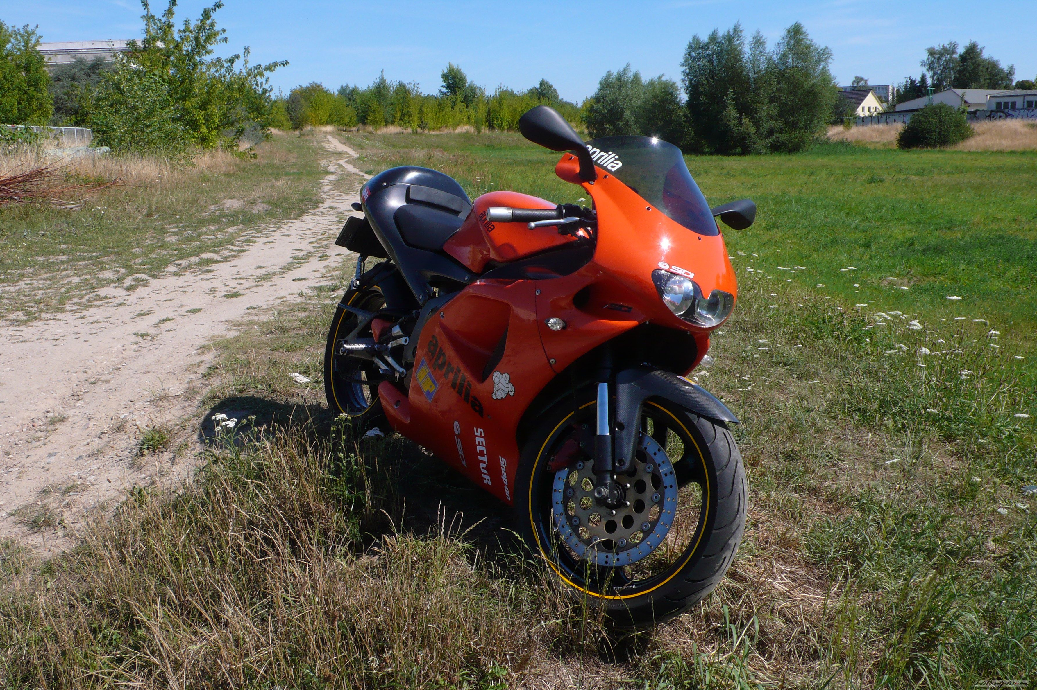 Photo 1368142