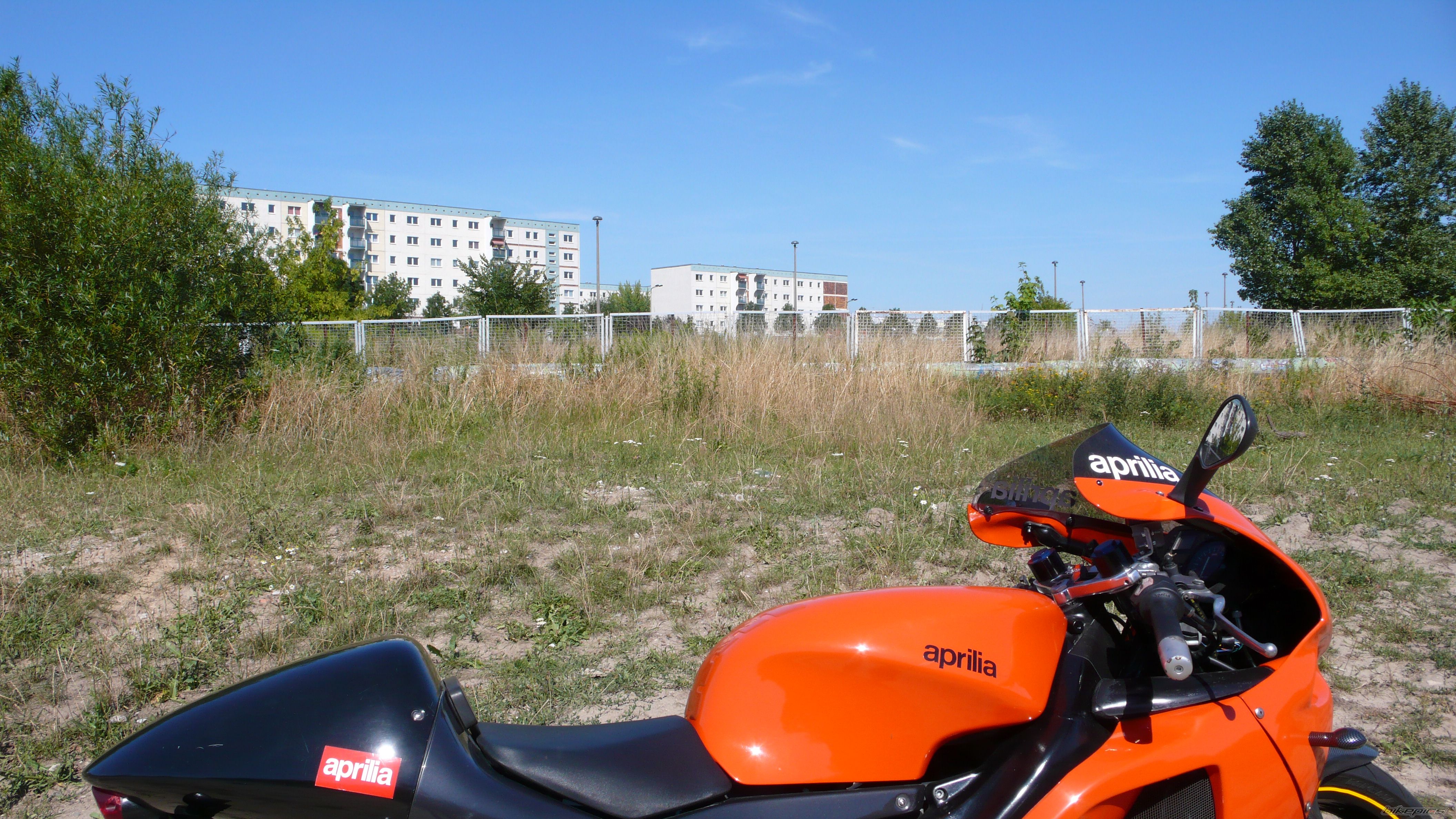Photo 1368209