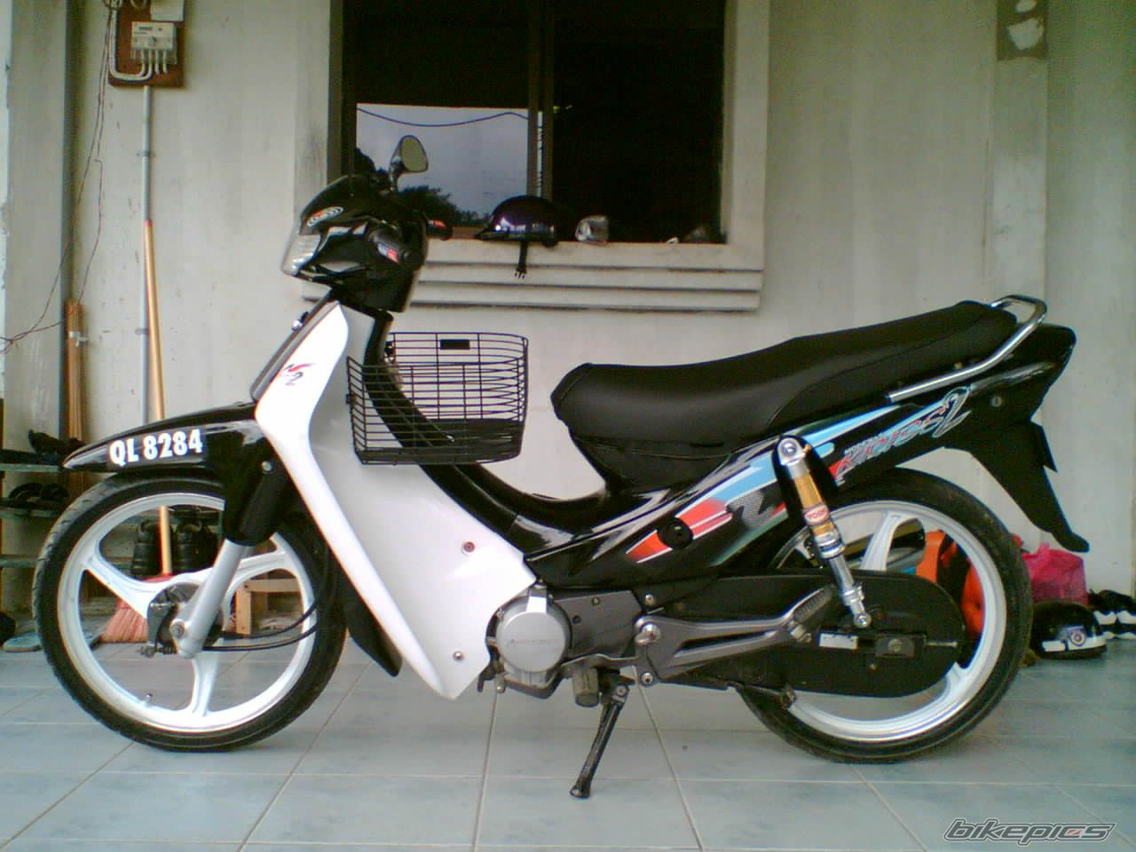Photo 1368519