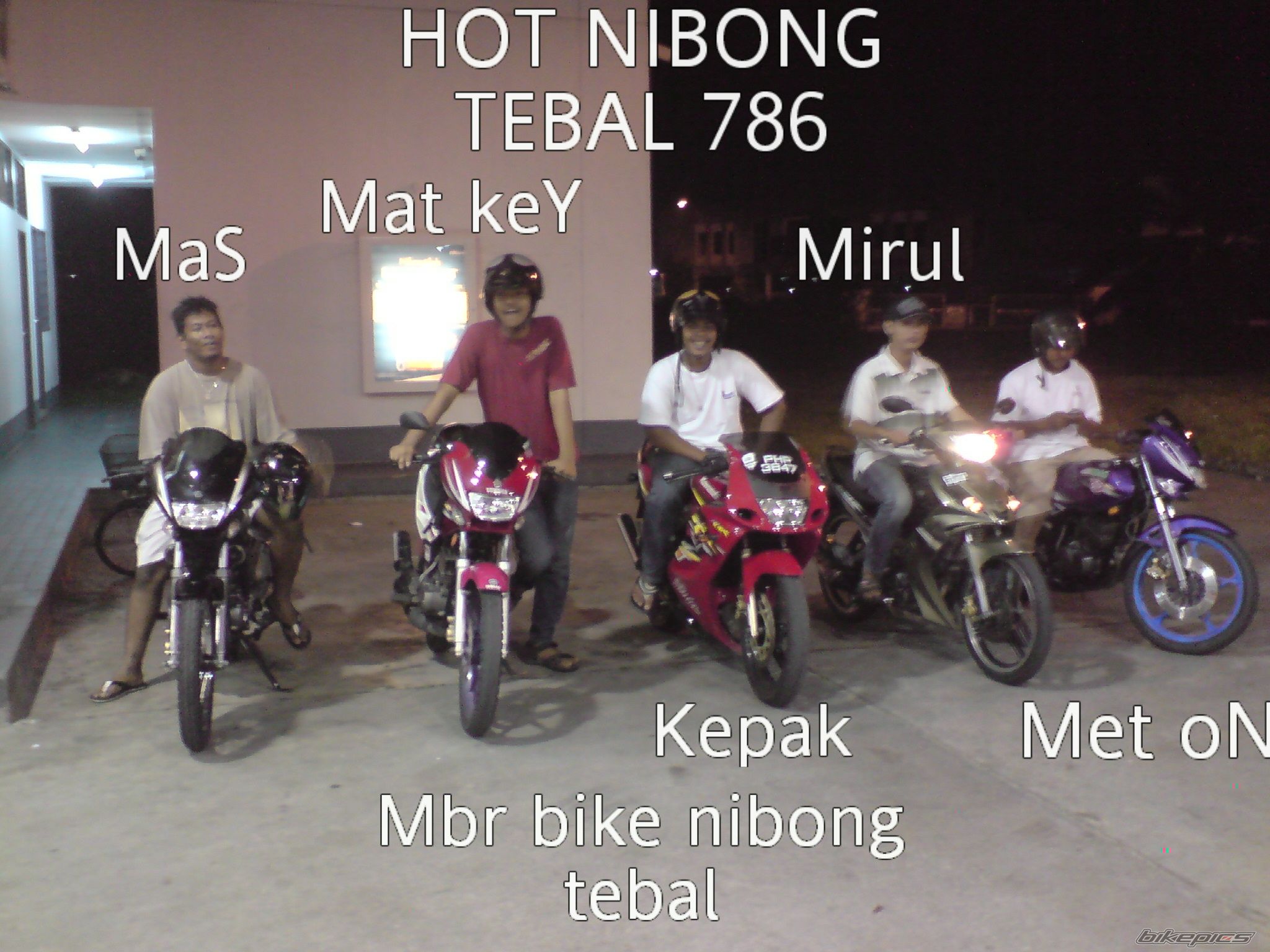 Photo 1368912