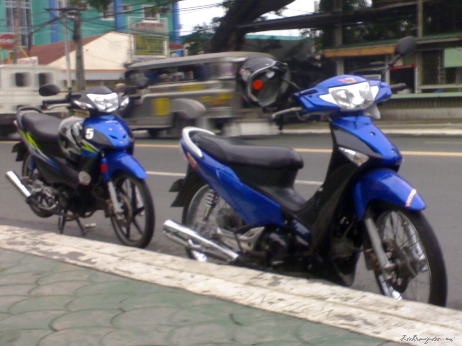 Photo 1369657