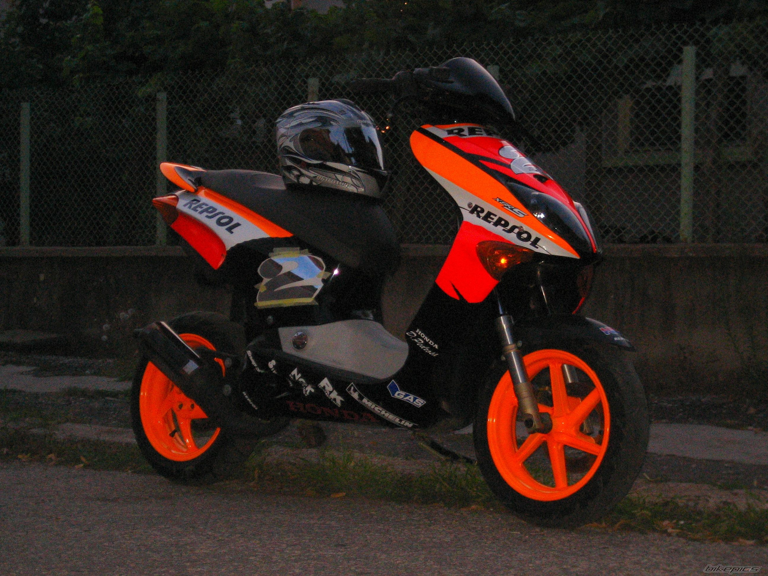 Photo 1369899