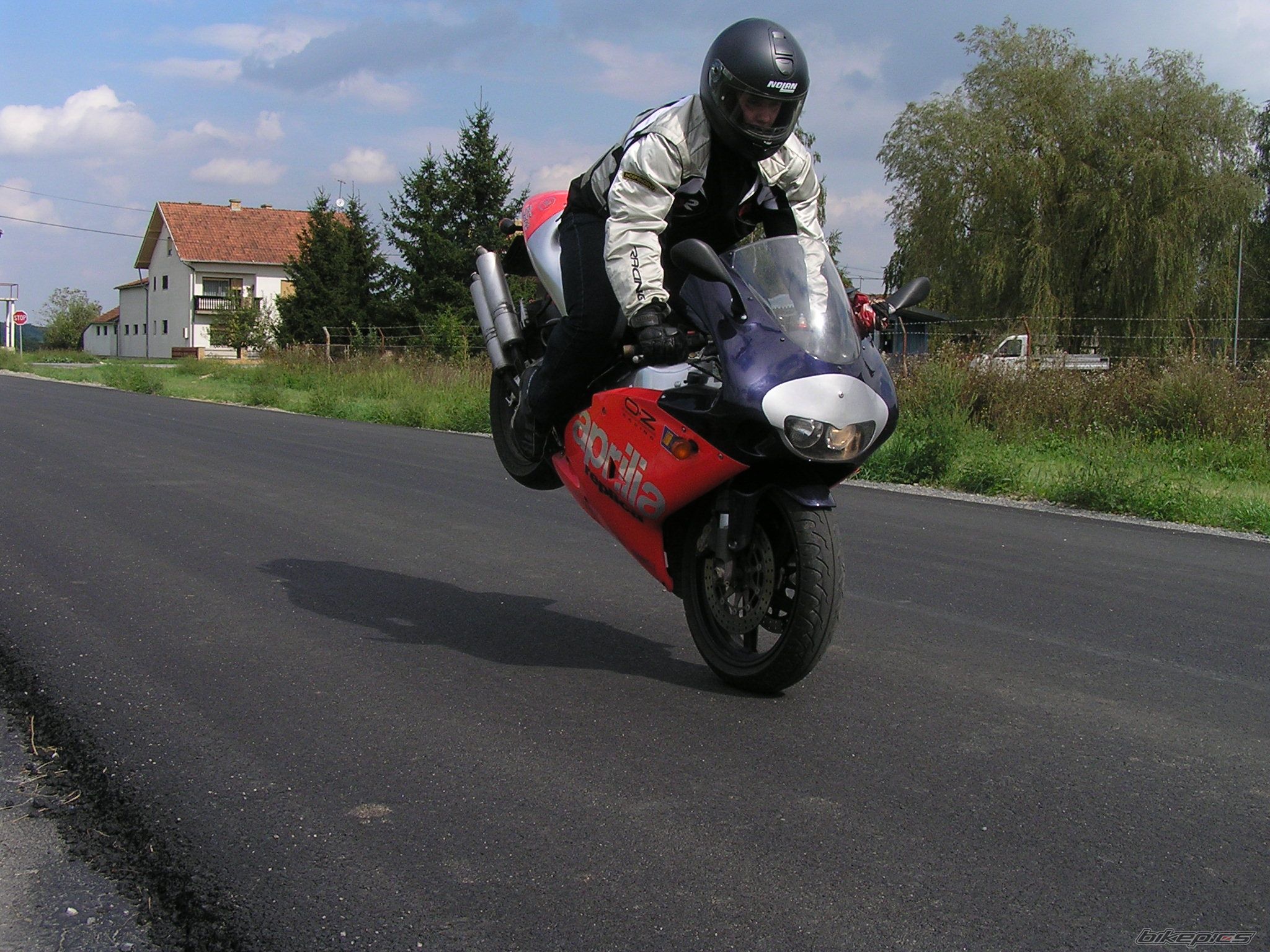 Photo 1371249