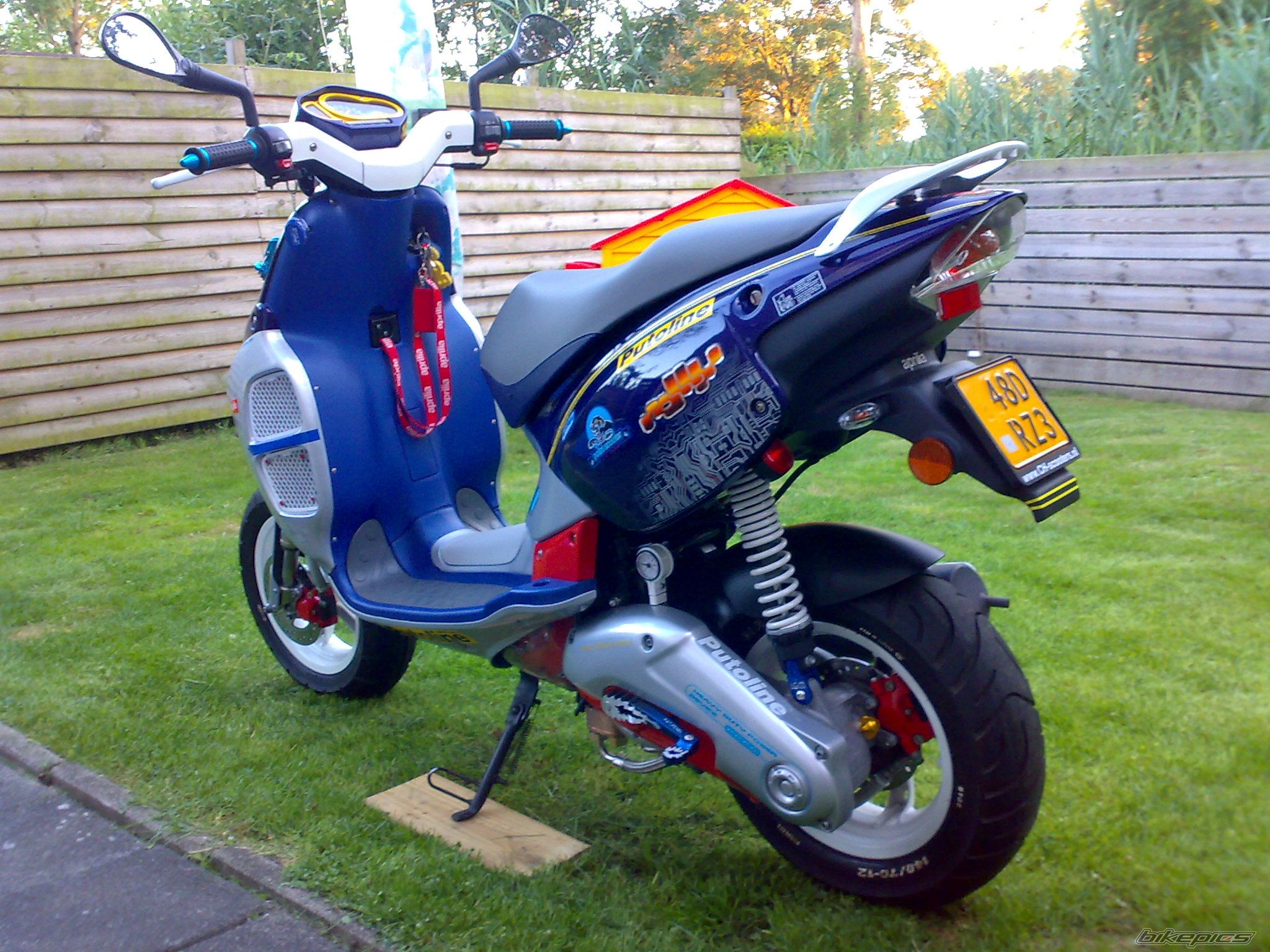 Photo 1372258