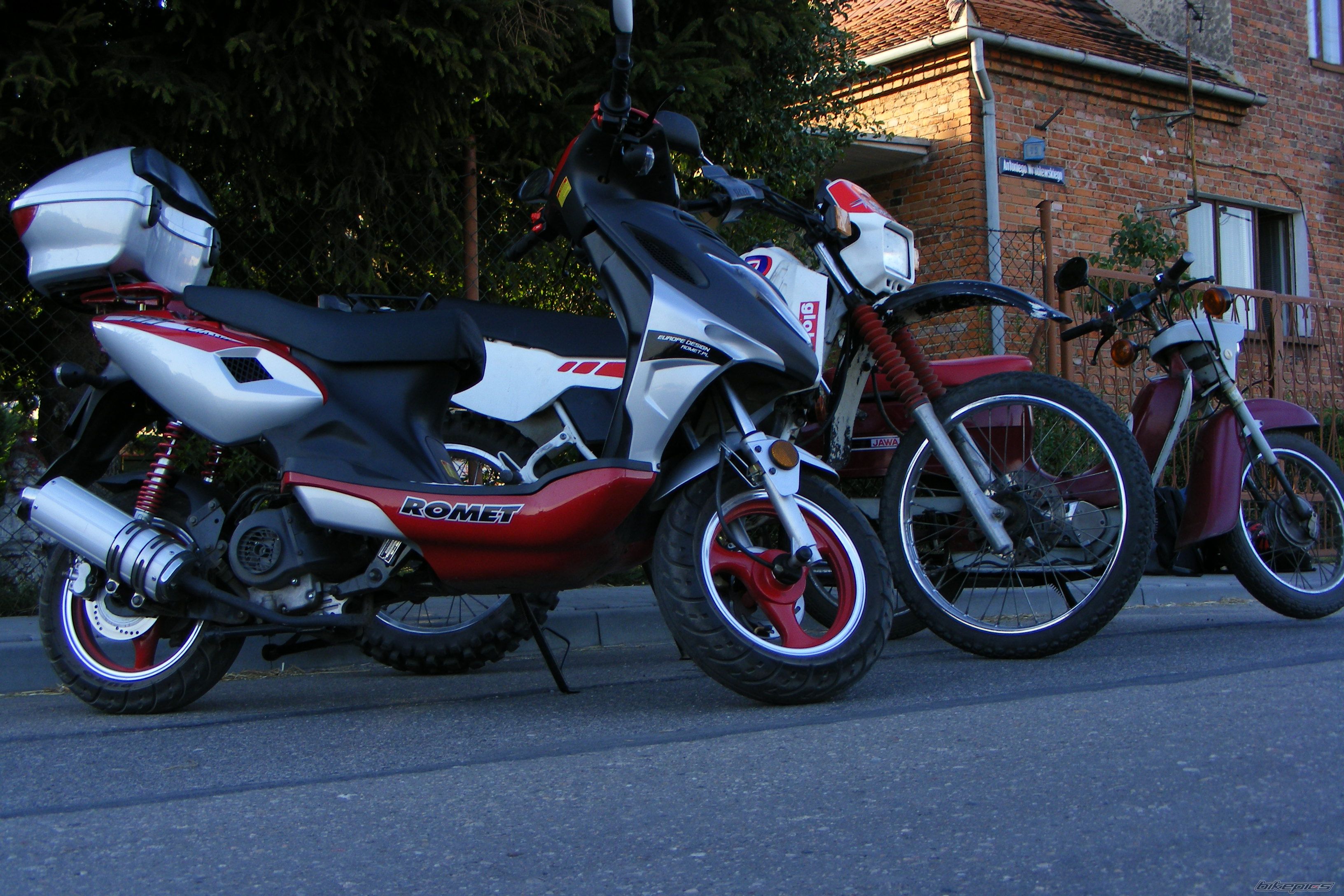 Photo 1374123