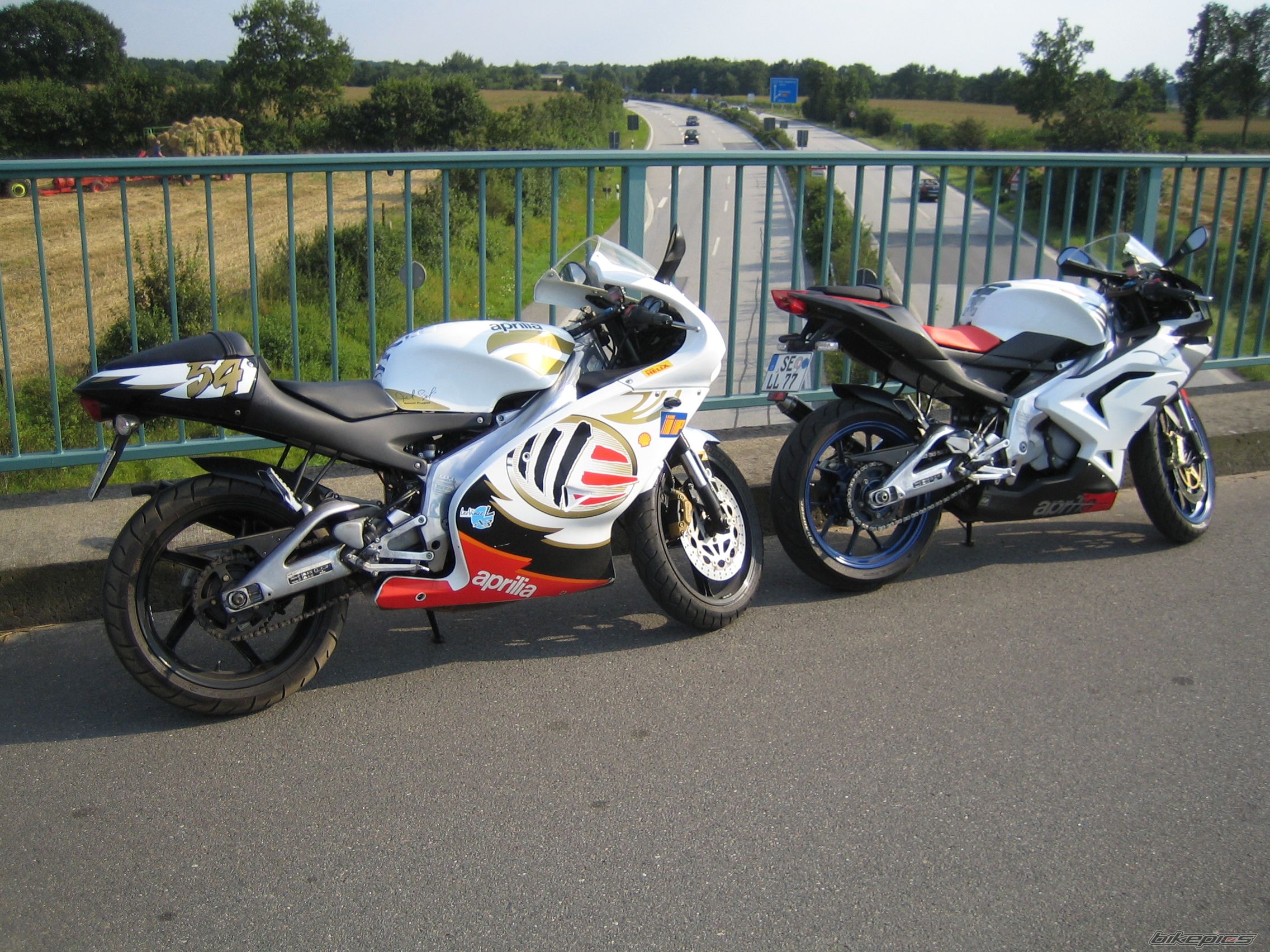 Photo 1374136