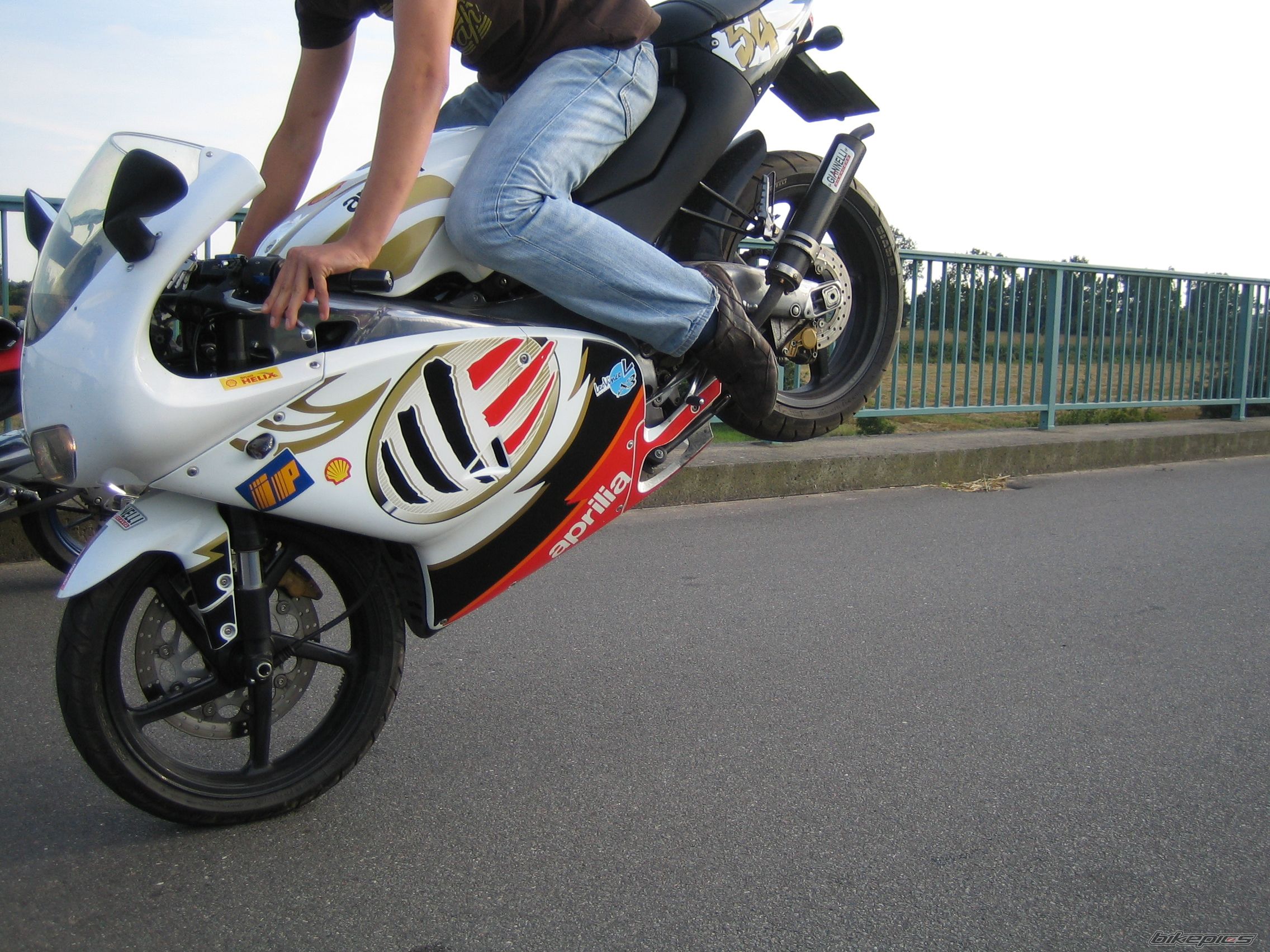 Photo 1374139