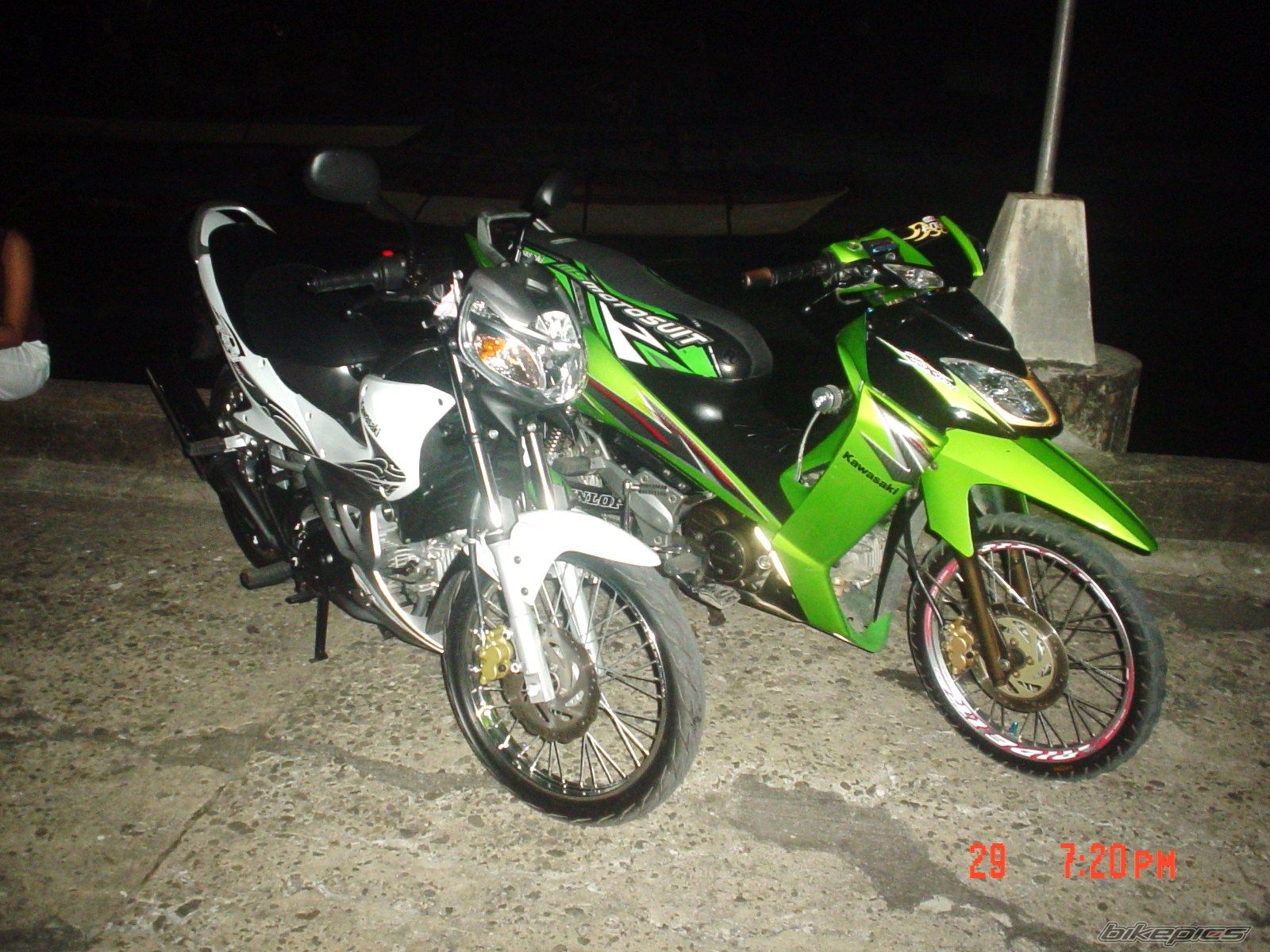 Photo 1374342
