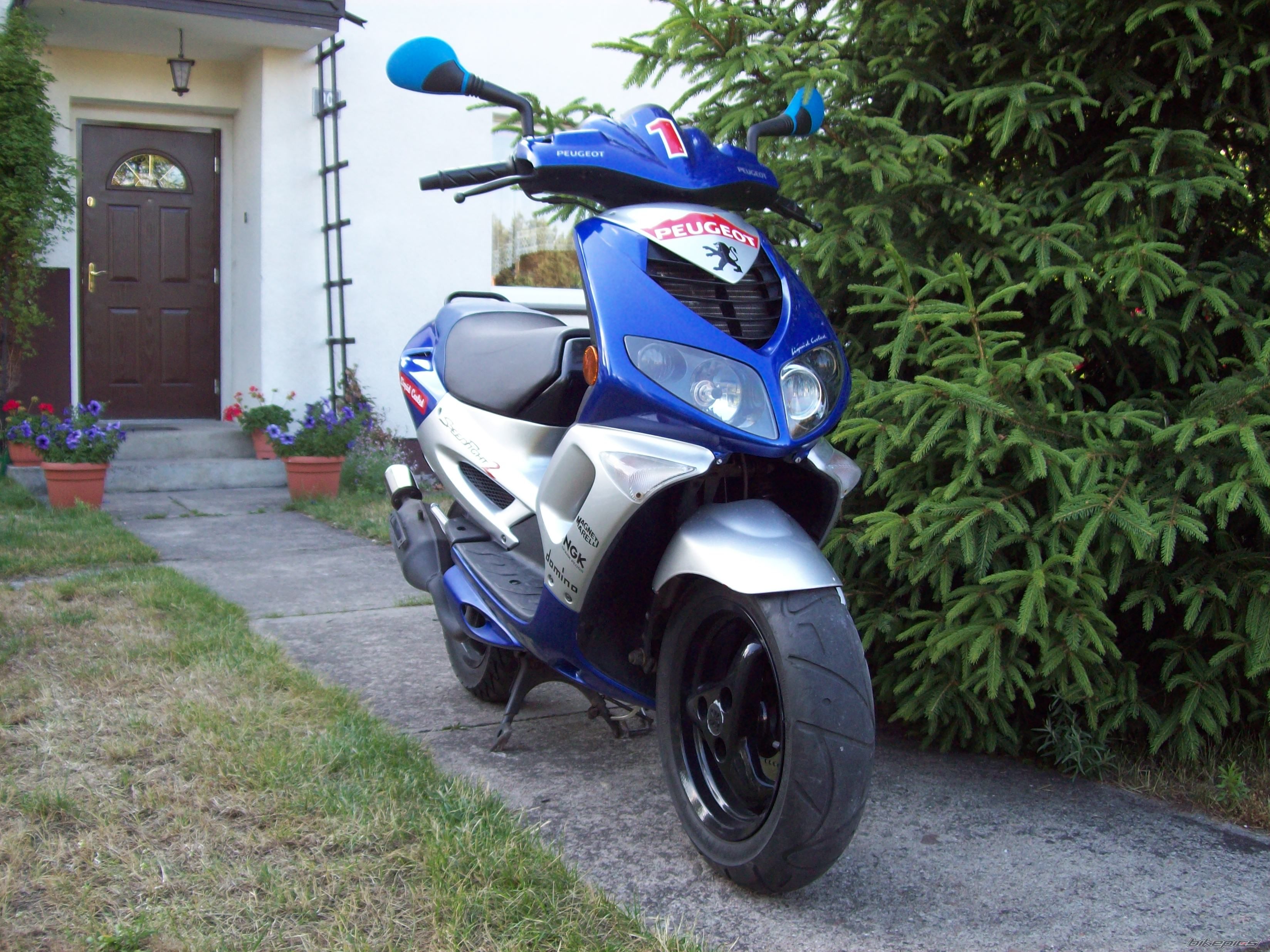Photo 1374674