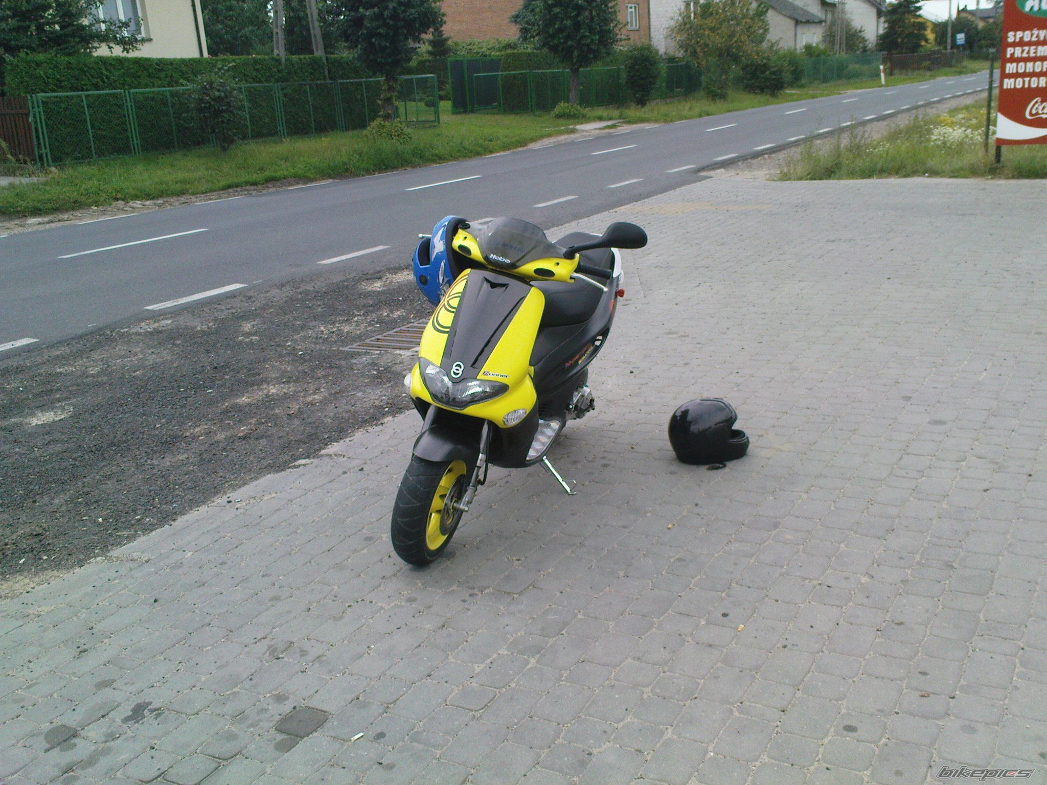 Photo 1374698