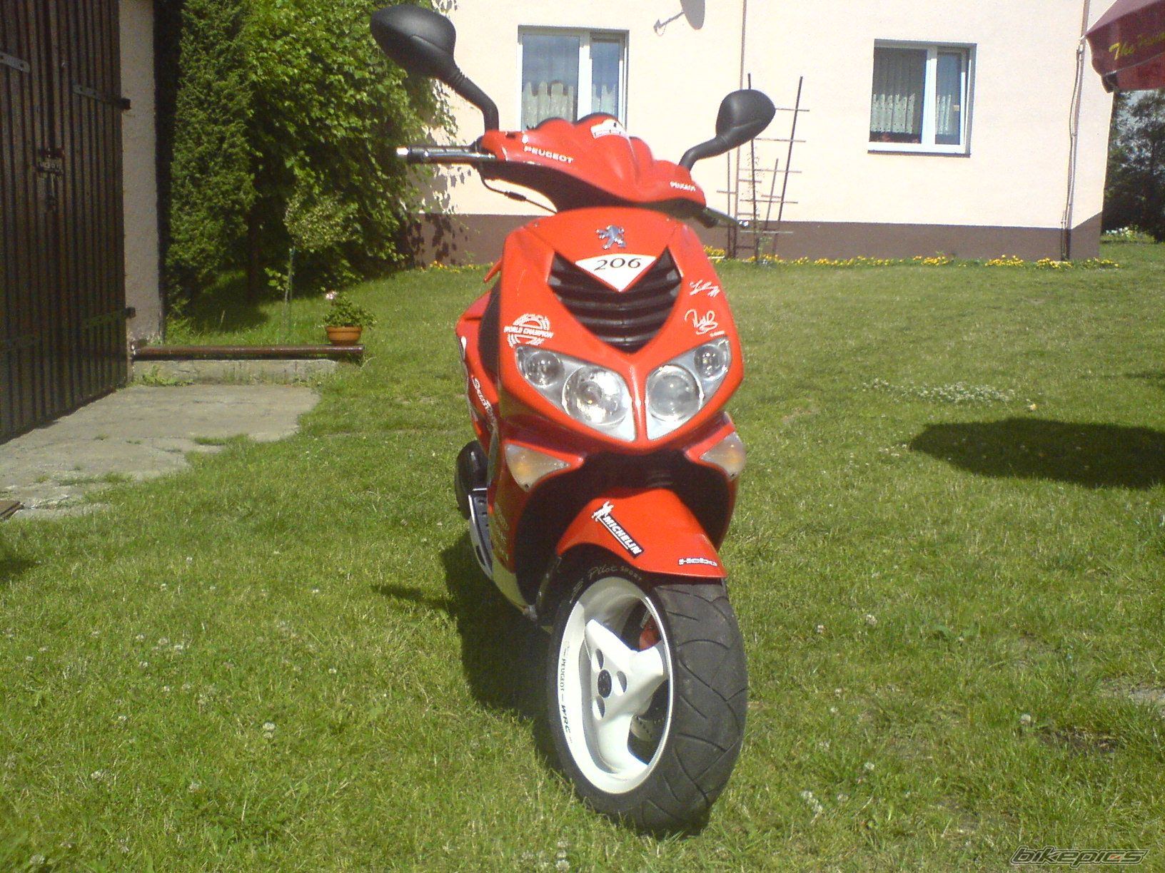 Photo 1374751
