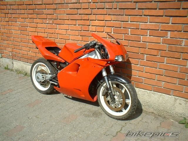 Photo 1374762