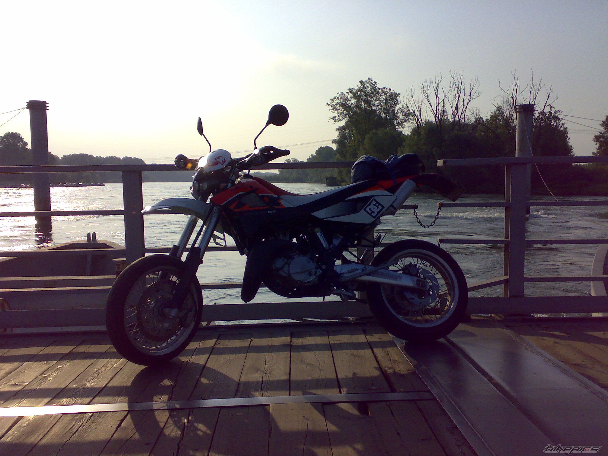 Photo 1375558