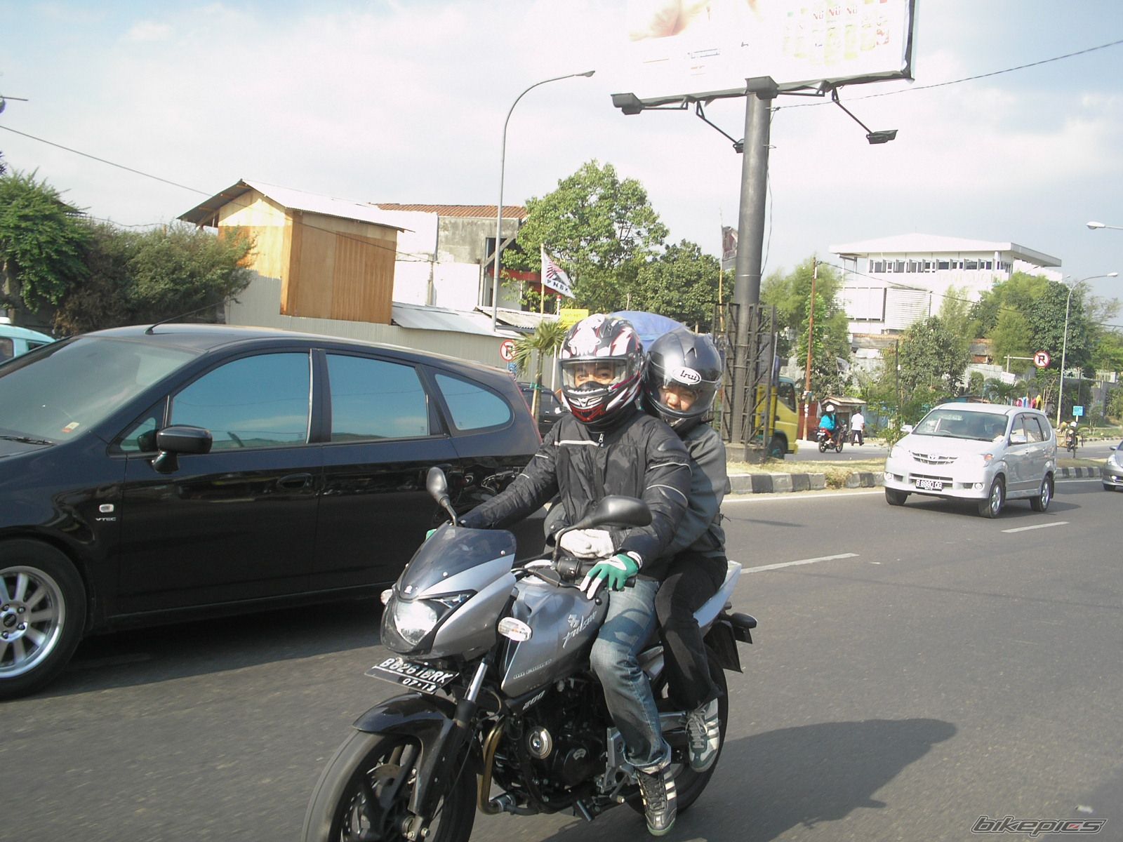 Photo 1375649