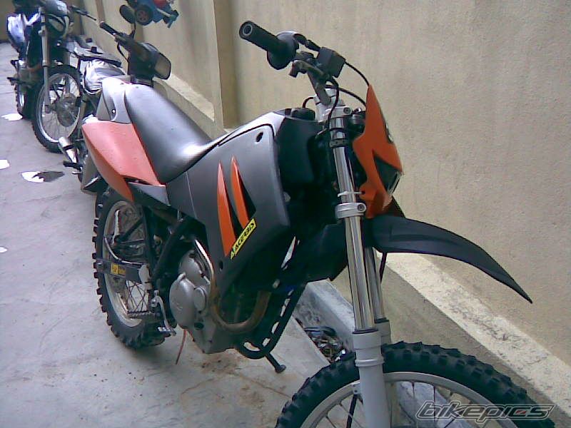 Photo 1375692