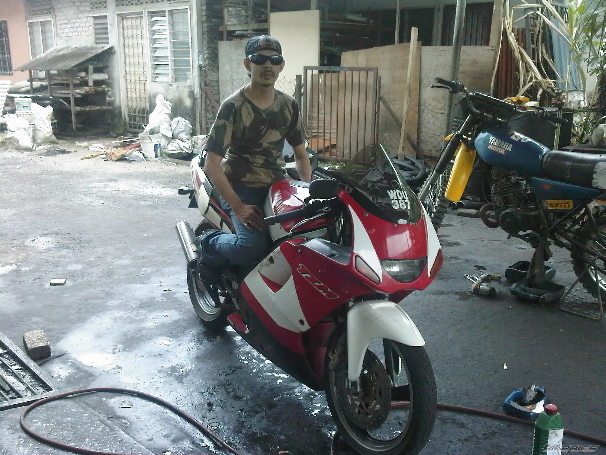 Photo 1375695