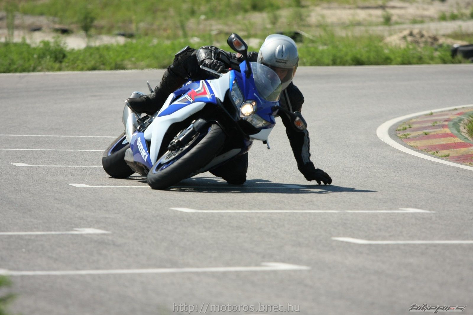 Photo 1376664