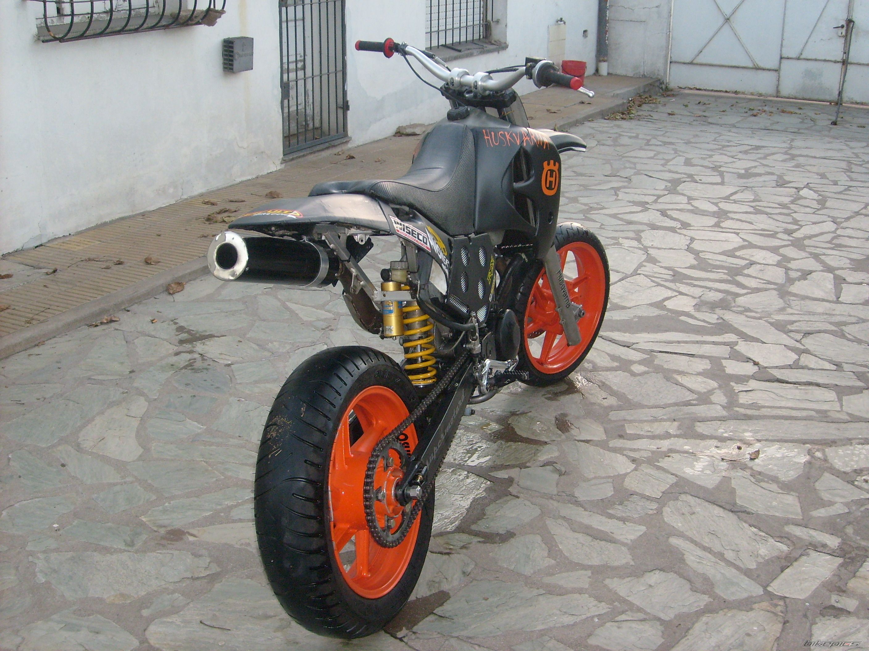 Photo 1376696