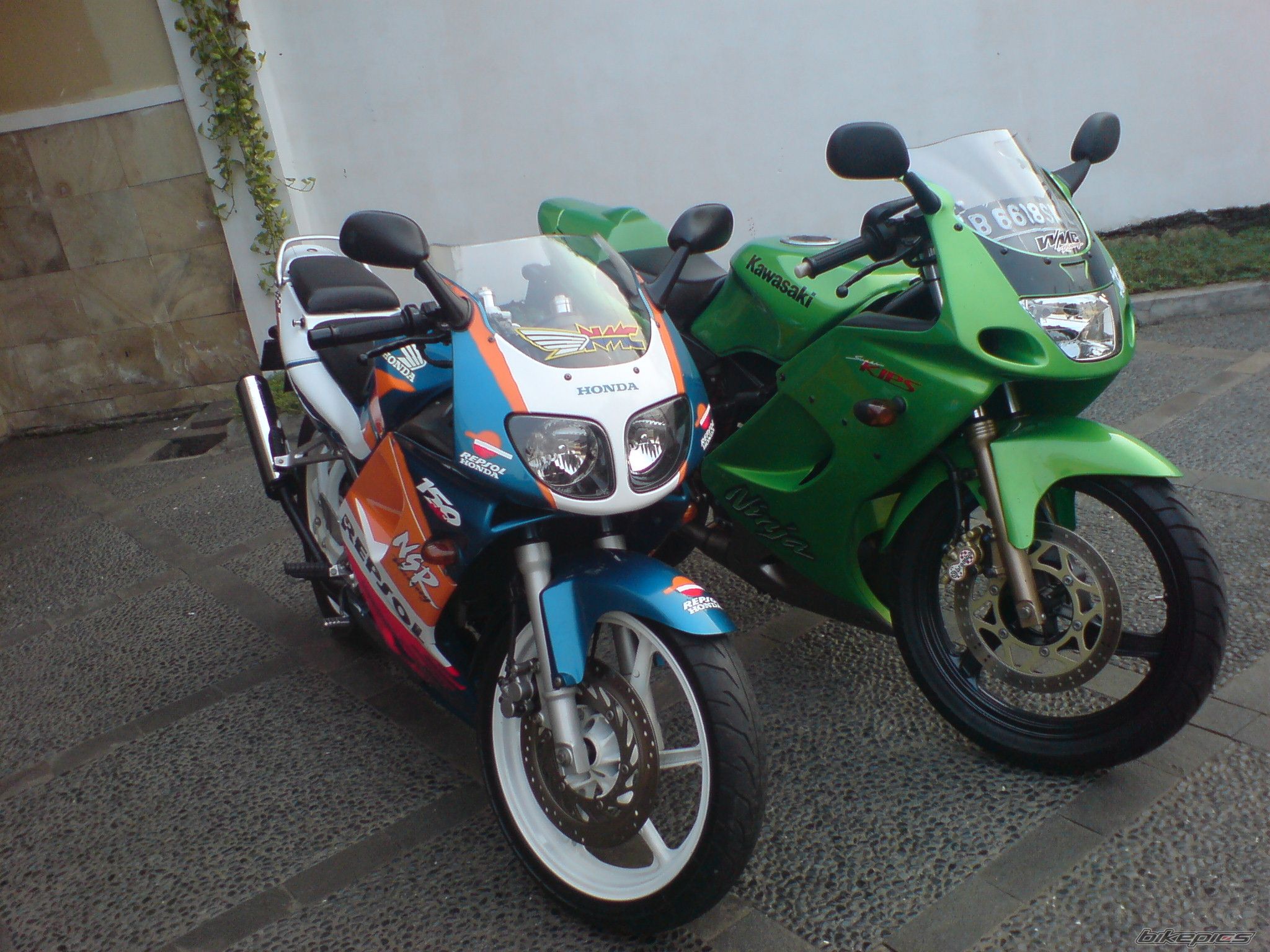 Photo 1377034