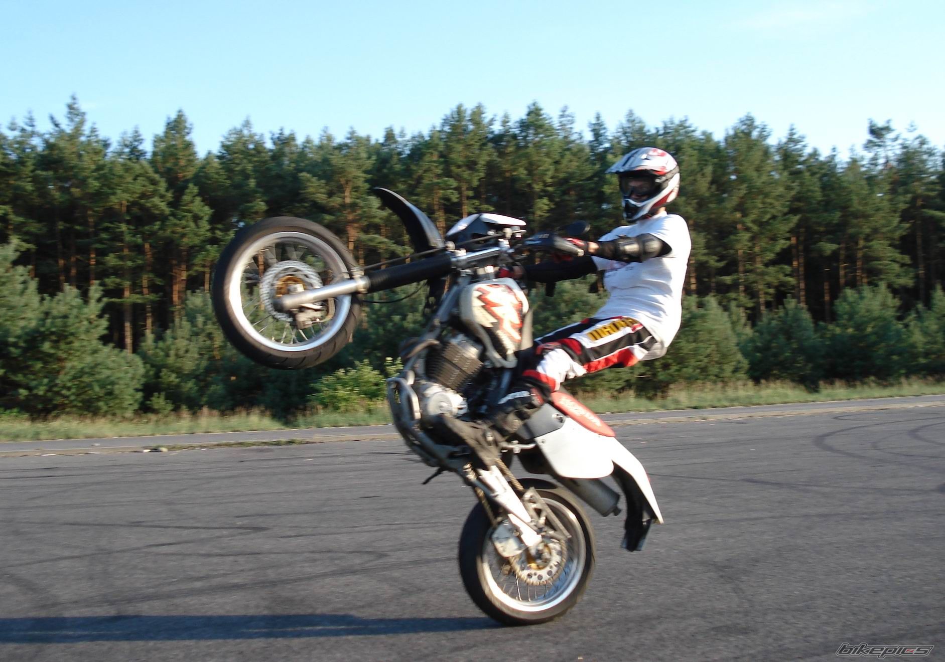 Photo 1377441