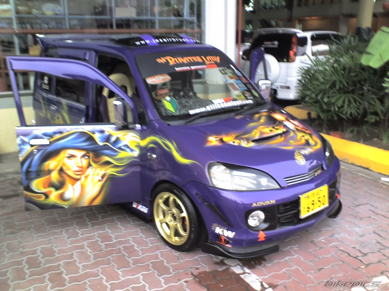 Photo 1377679