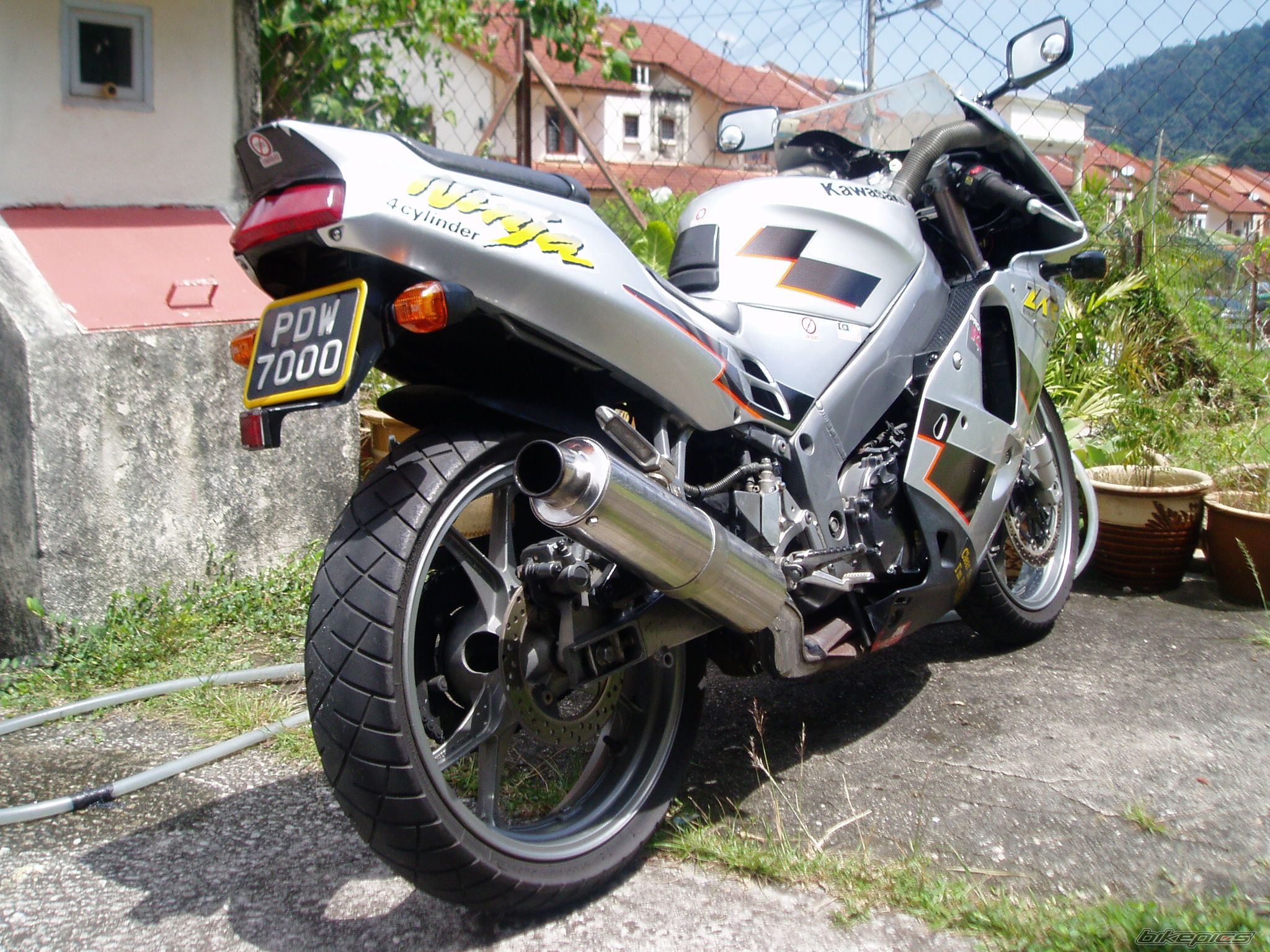 Photo 1377870