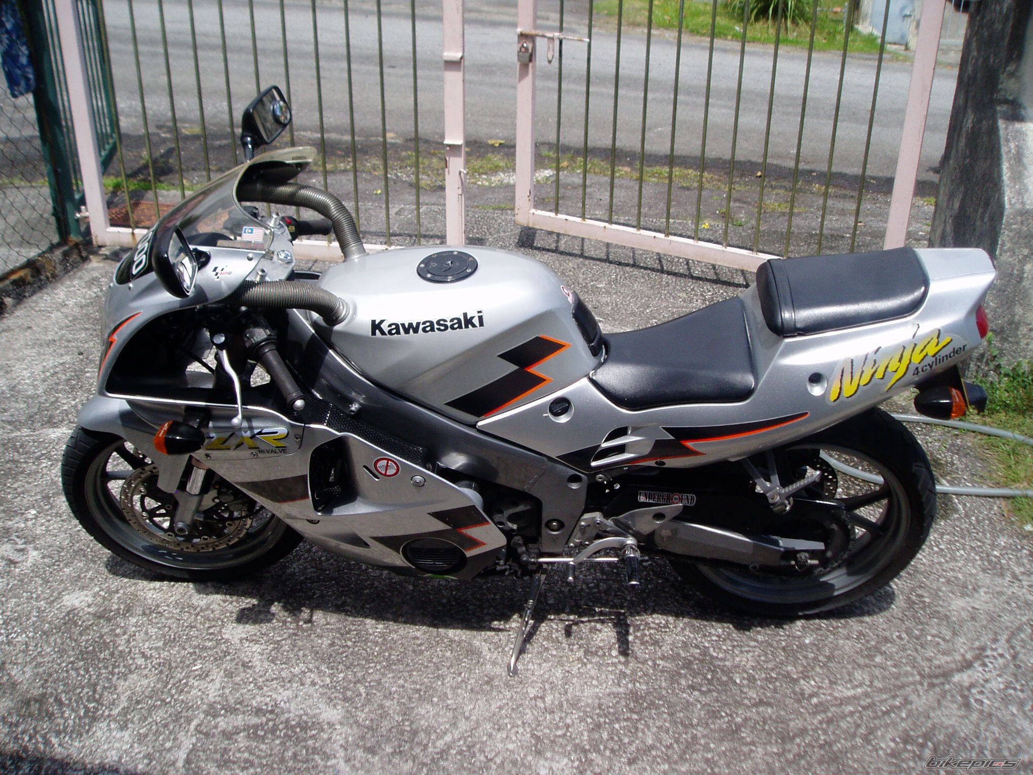 Photo 1377881