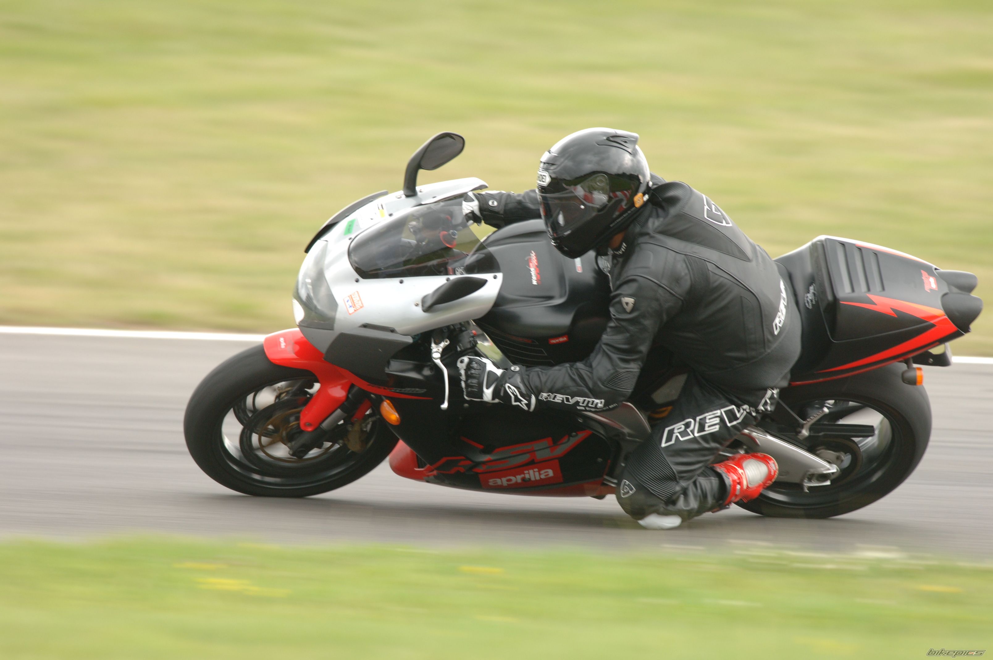 Photo 1378204
