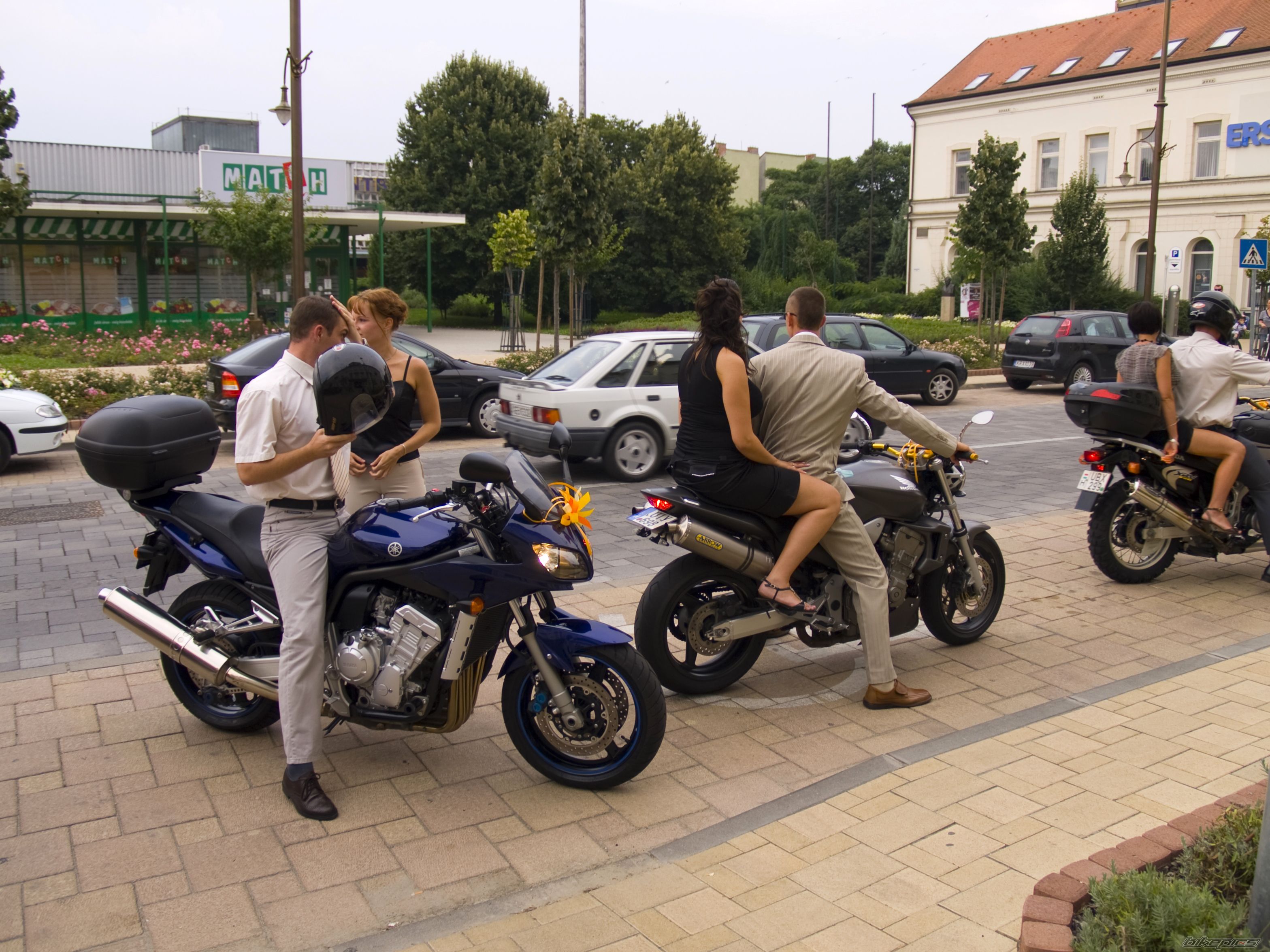 Photo 1378744