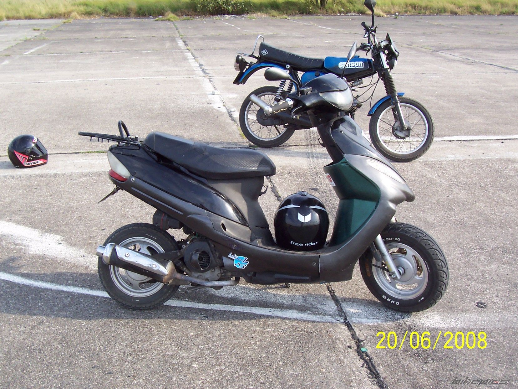 Photo 1379153