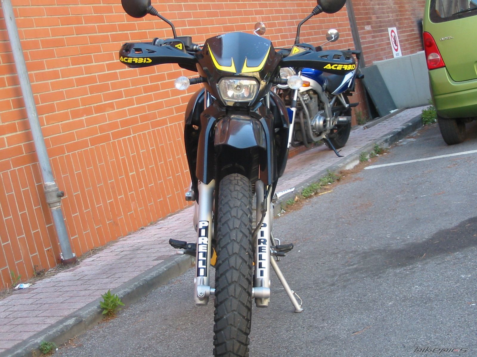 Photo 1379198