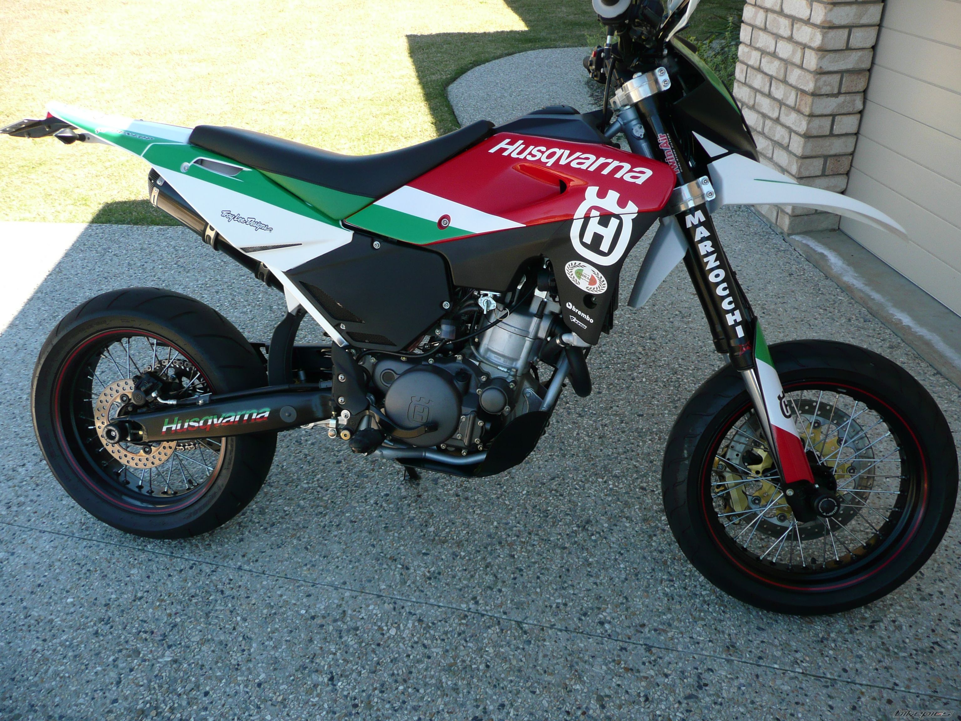 Photo 1379329