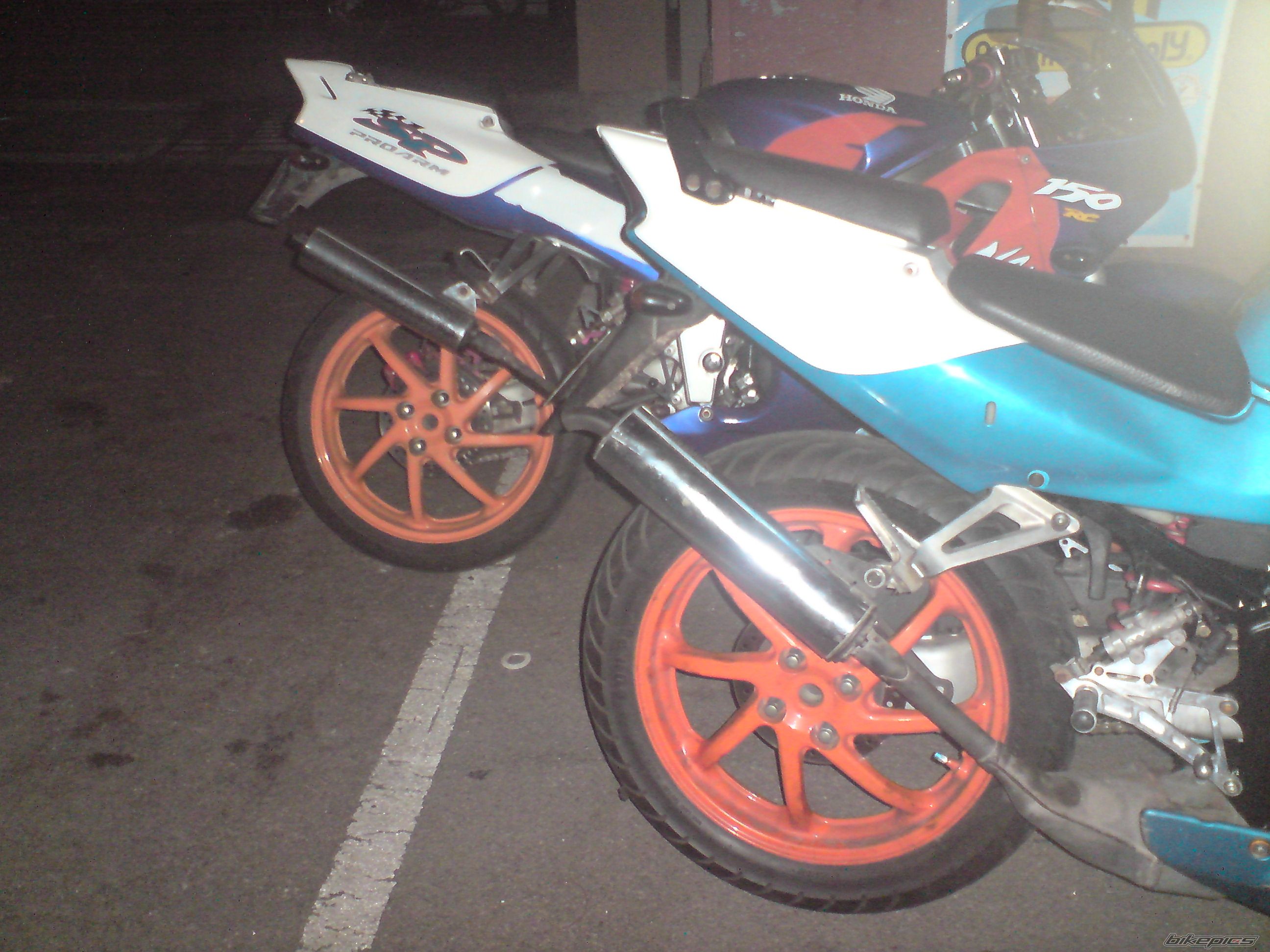 Photo 1379607