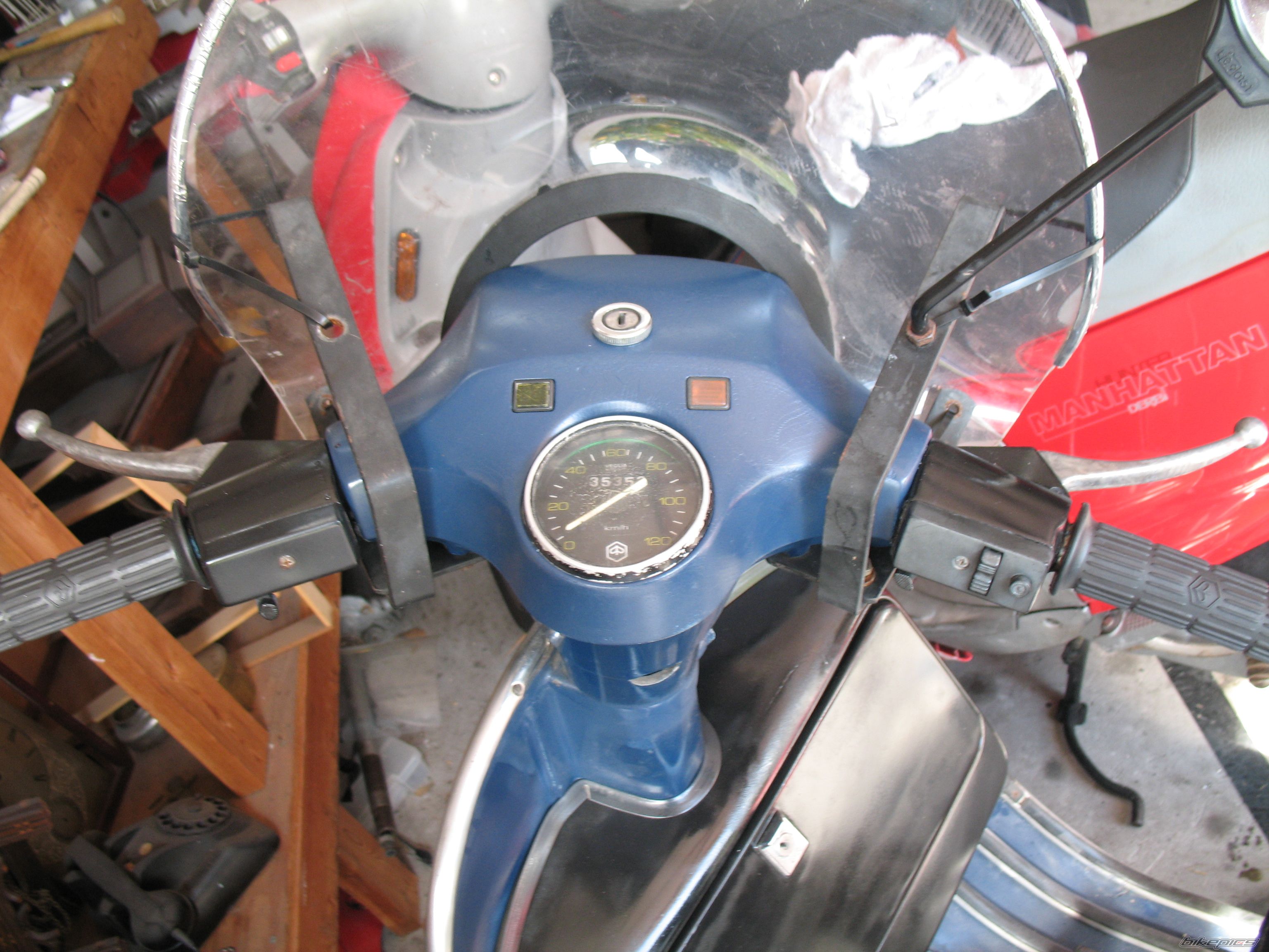 Photo 1379684