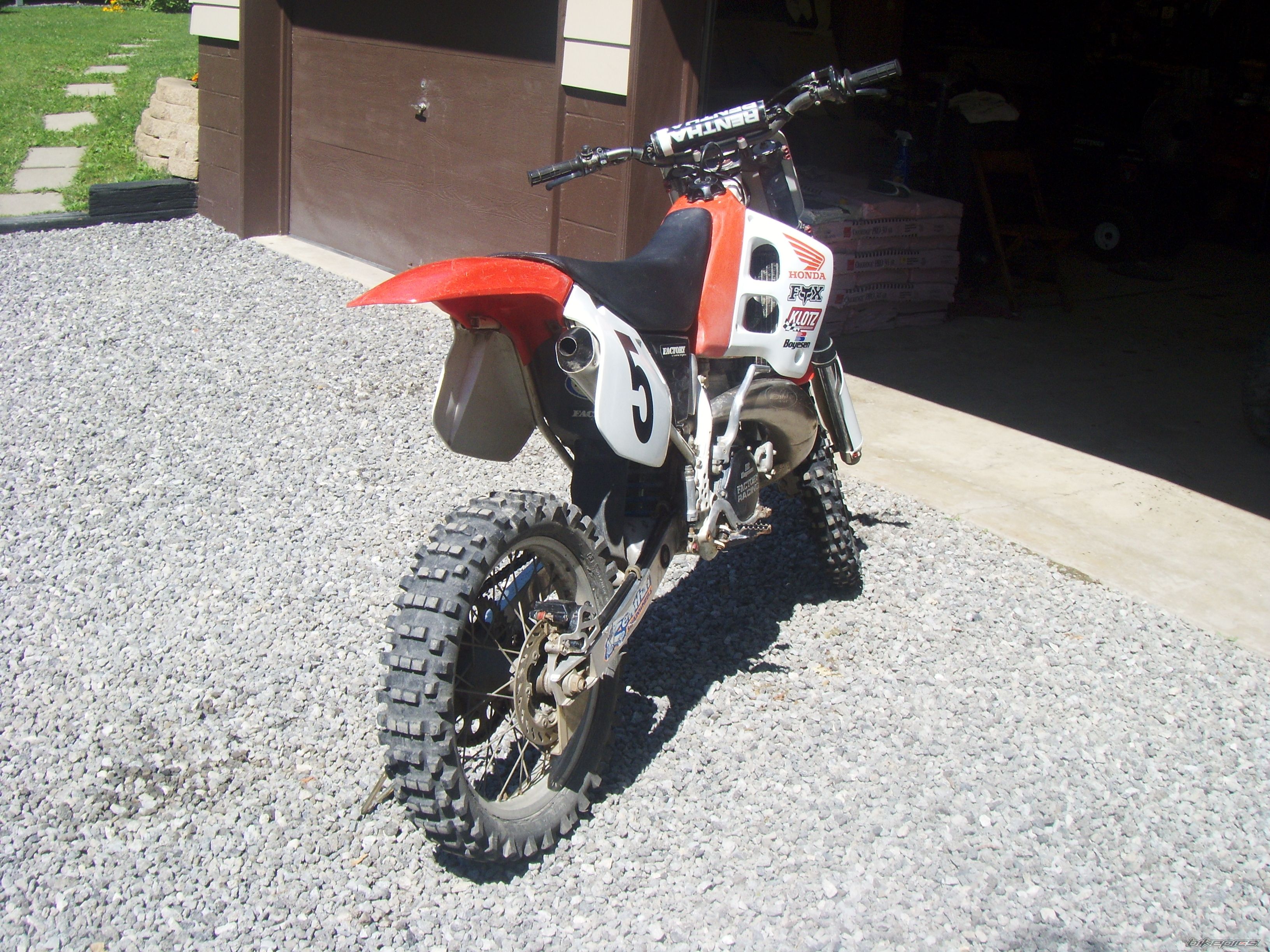 Photo 1379713