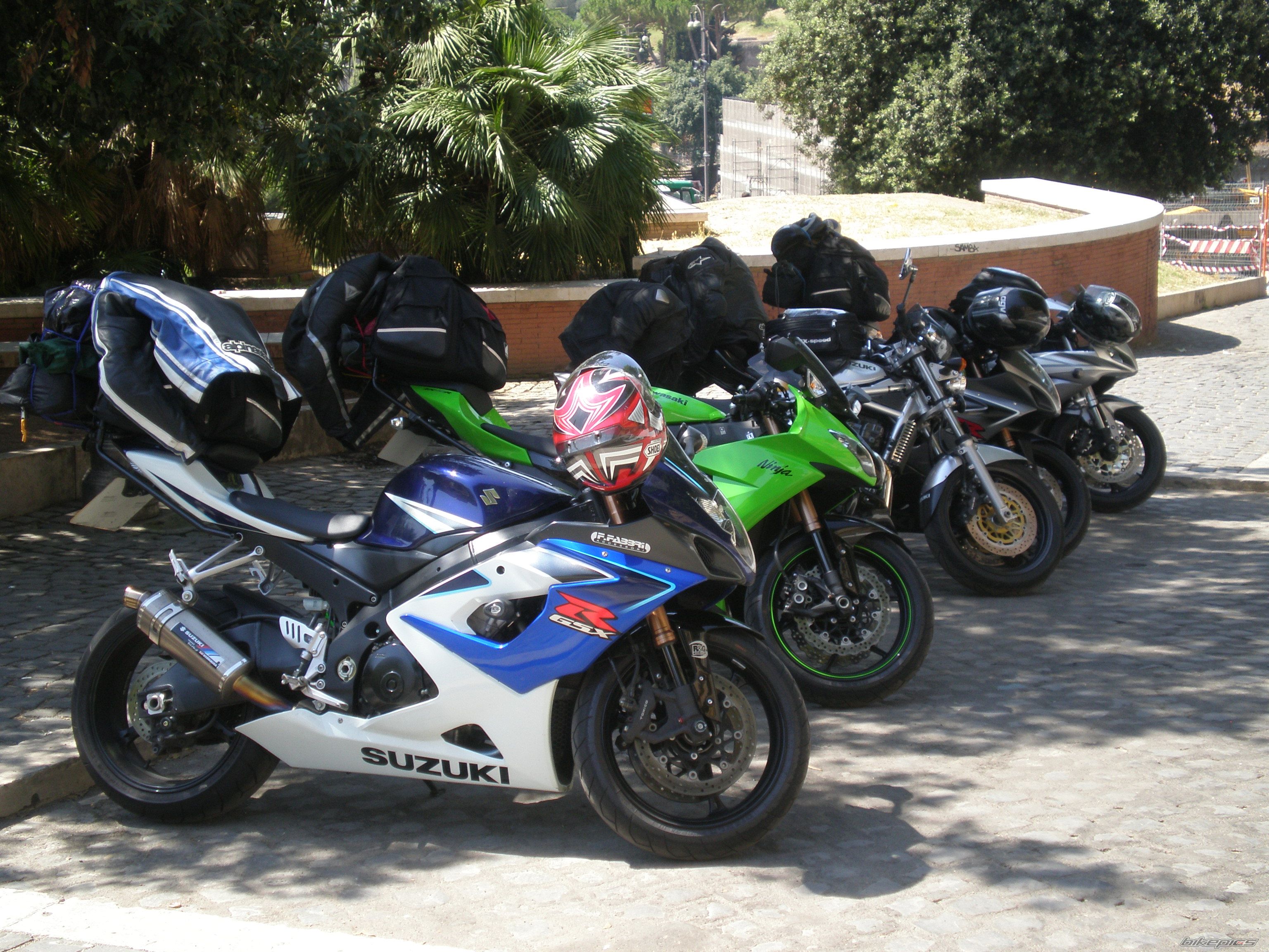 Photo 1379858