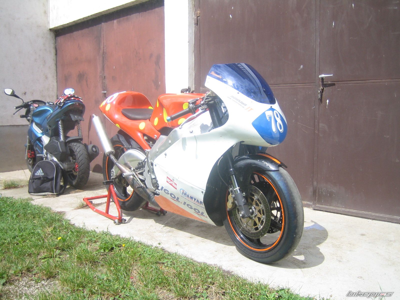 Photo 1379980