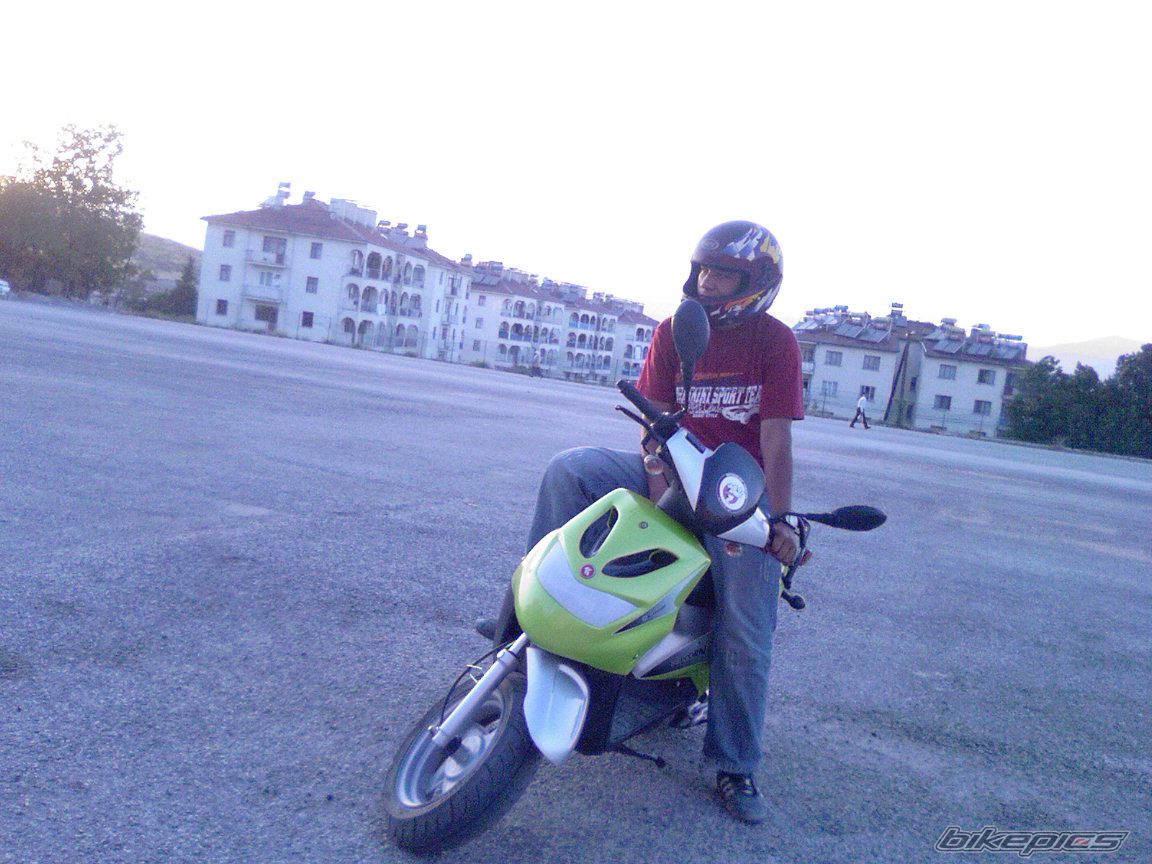 Photo 1380801