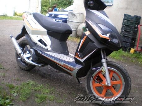 Photo 1381090