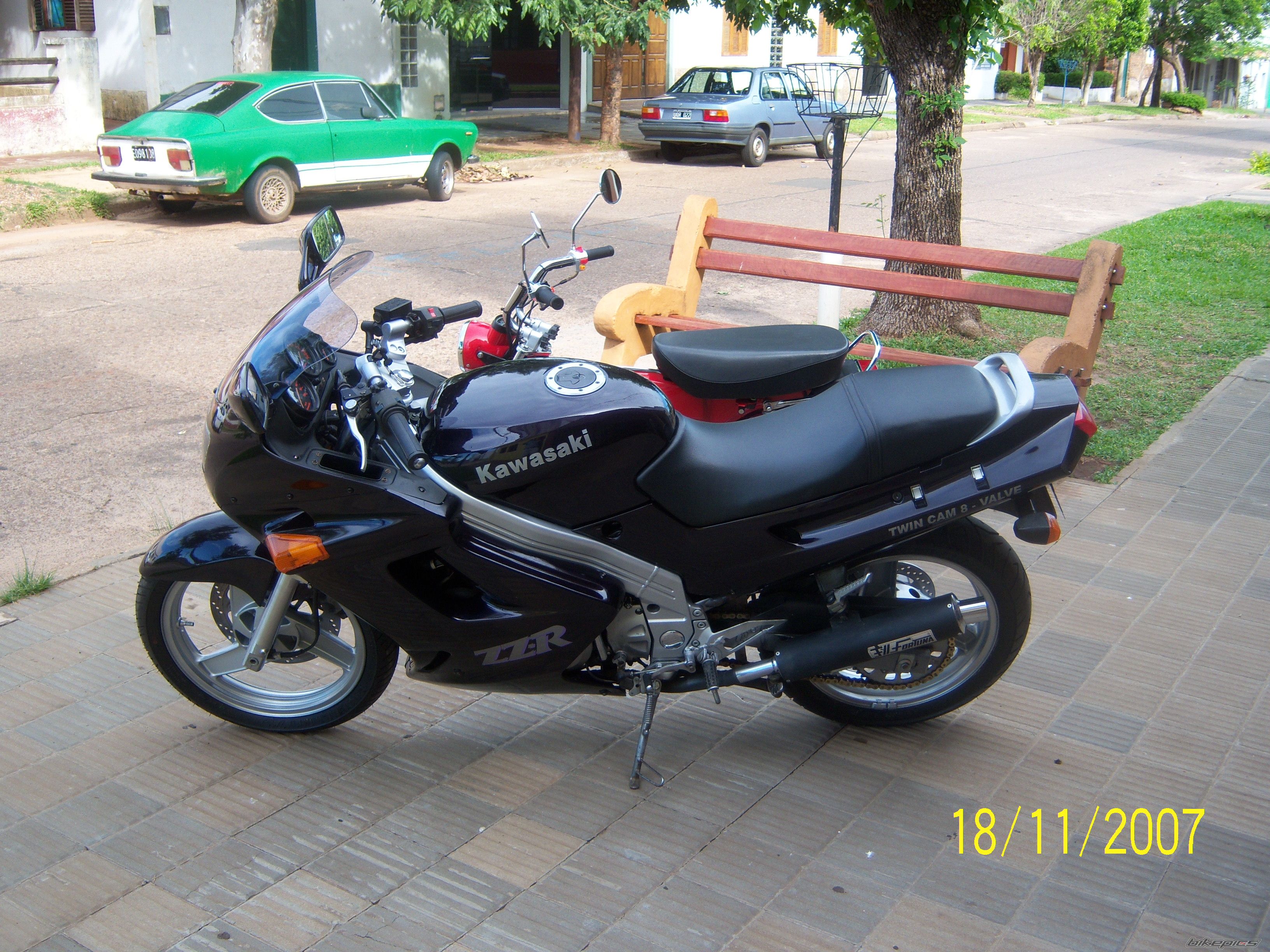 Photo 1381153
