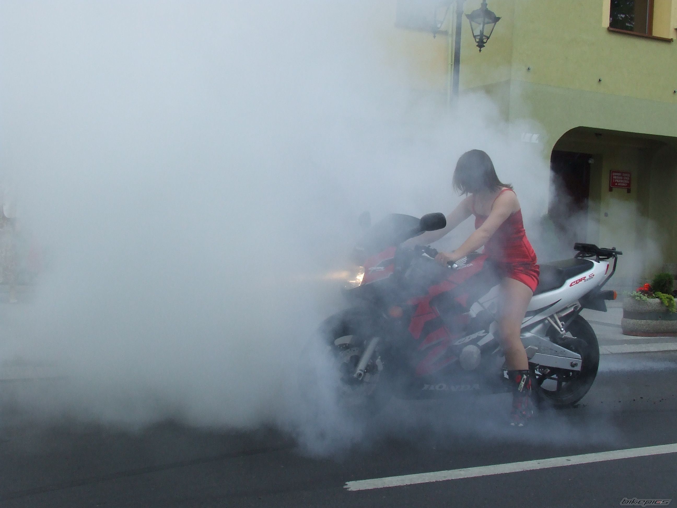 Photo 1381449