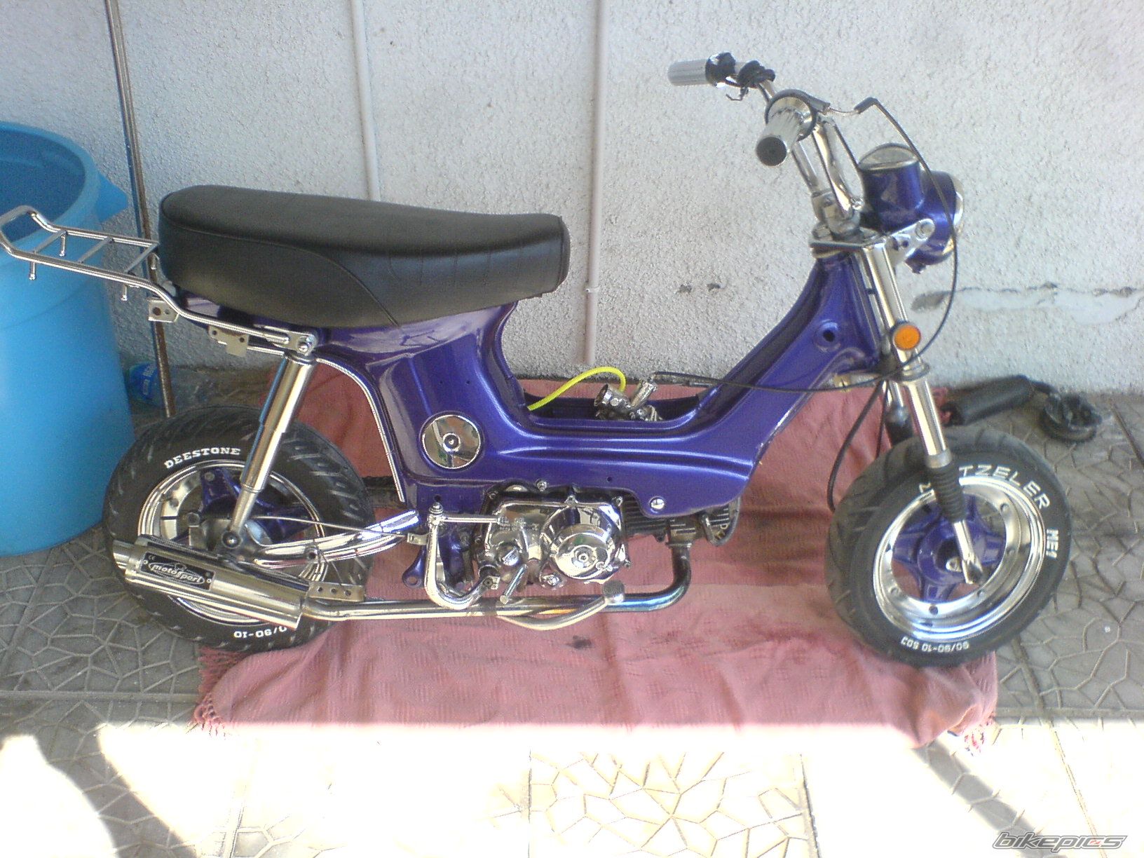 Photo 1381589