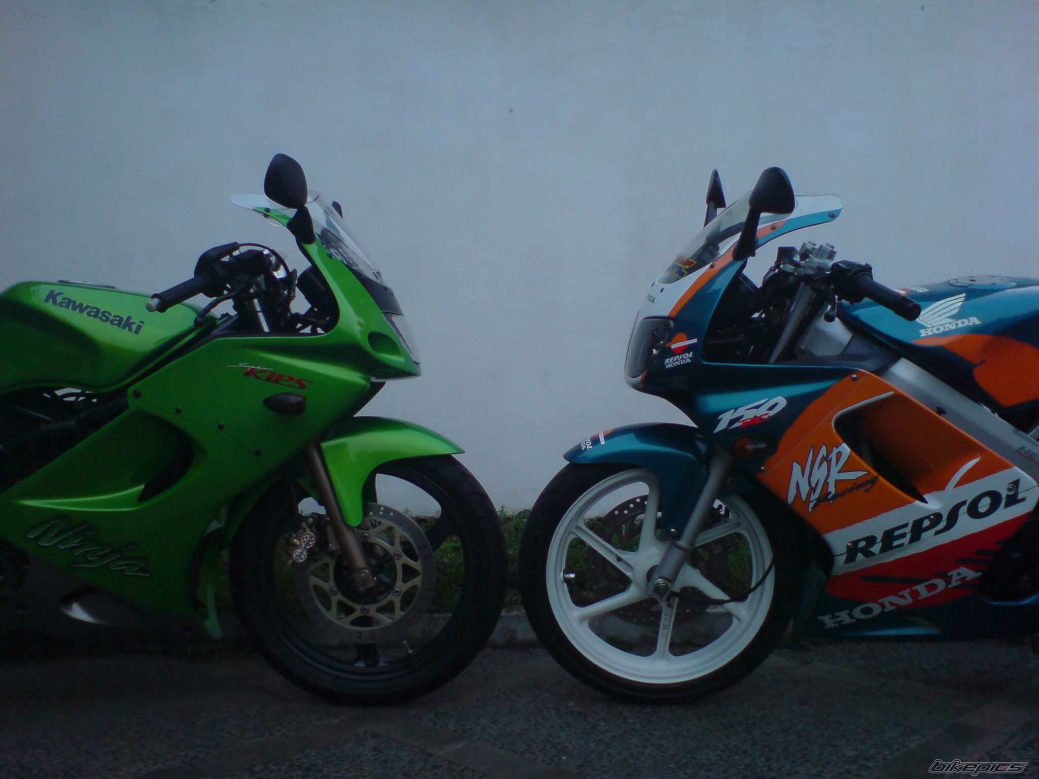 Photo 1381651
