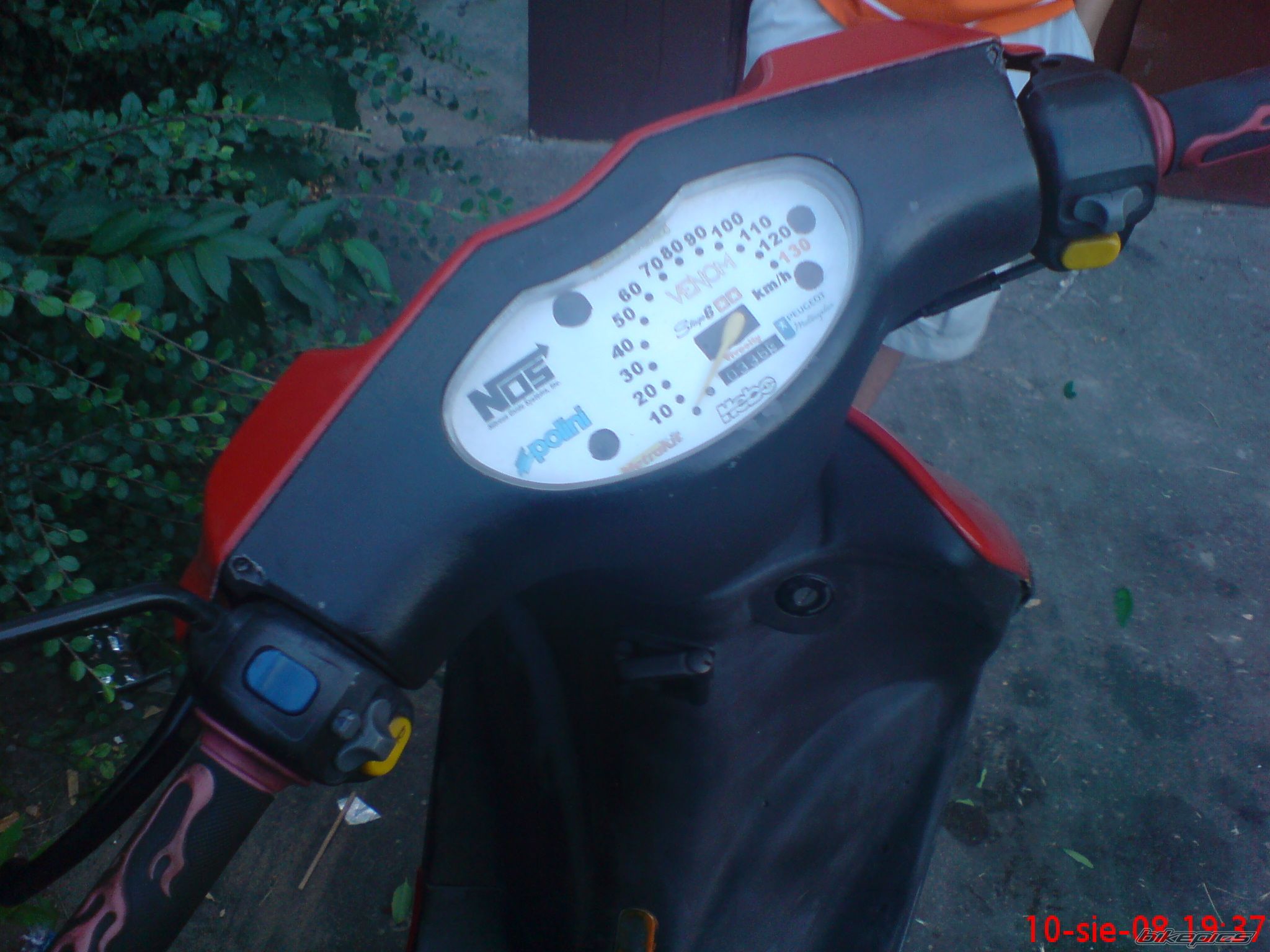 Photo 1381753