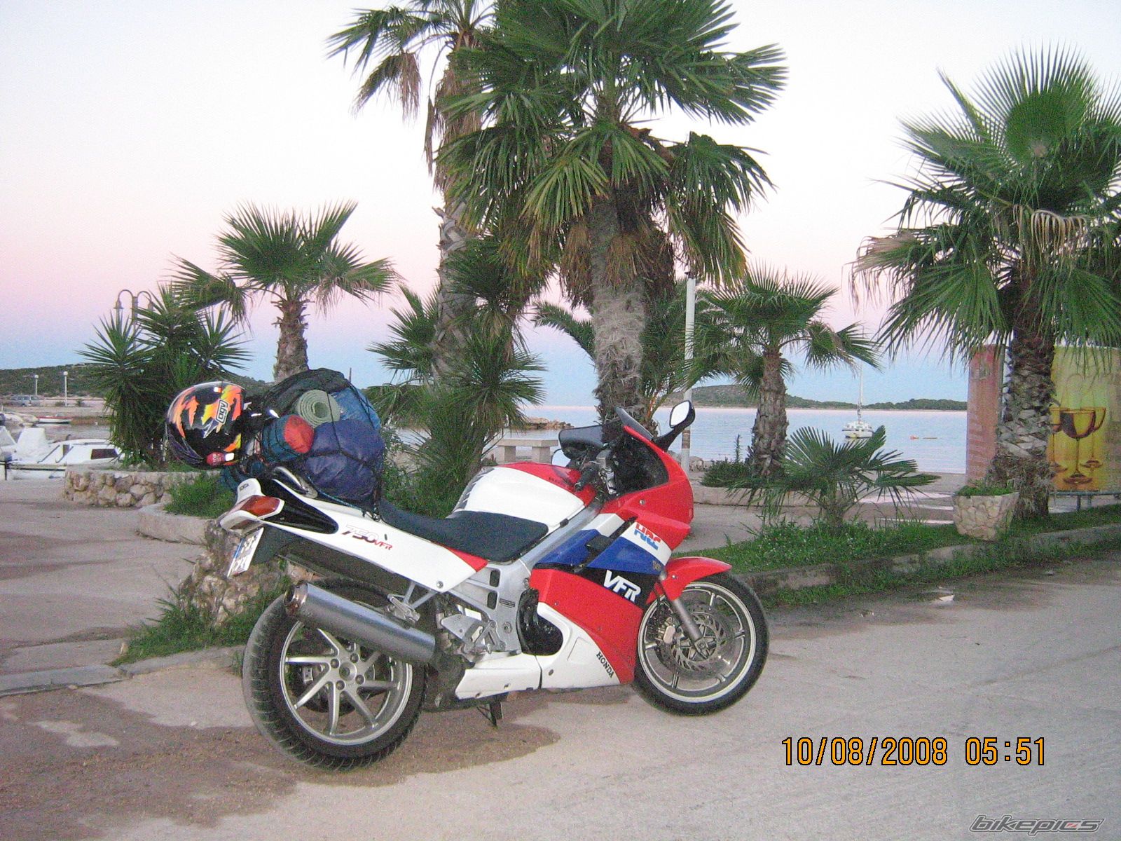 Photo 1381790