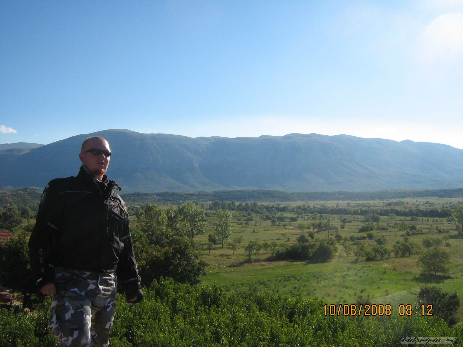 Photo 1381804